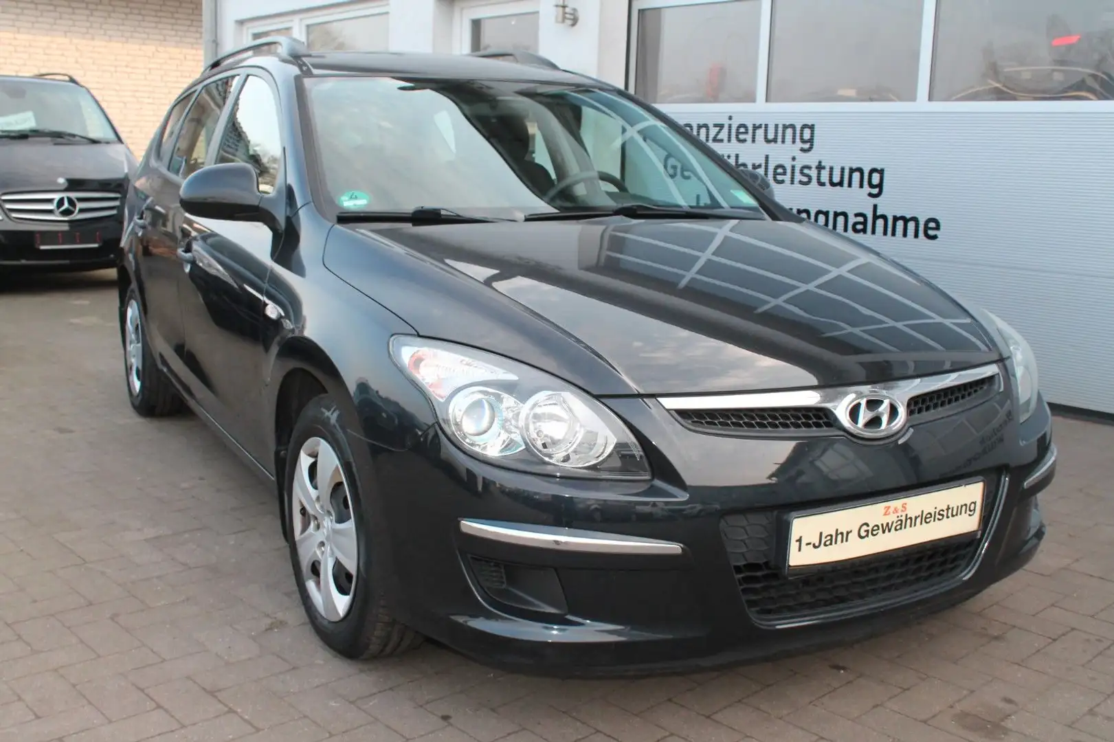 Hyundai i30 cw Comfort *TÜV-NEU*1-Hand* Schwarz - 1