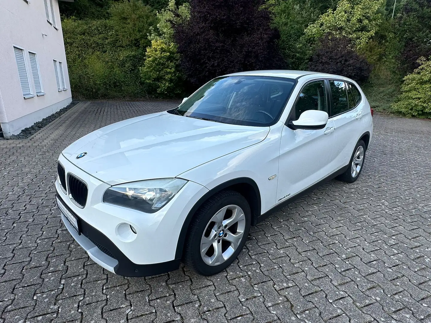 BMW X1 20 d xDrive*ALLRAD*KLIMATRONIC*AHK*PDC*ALU Weiß - 2
