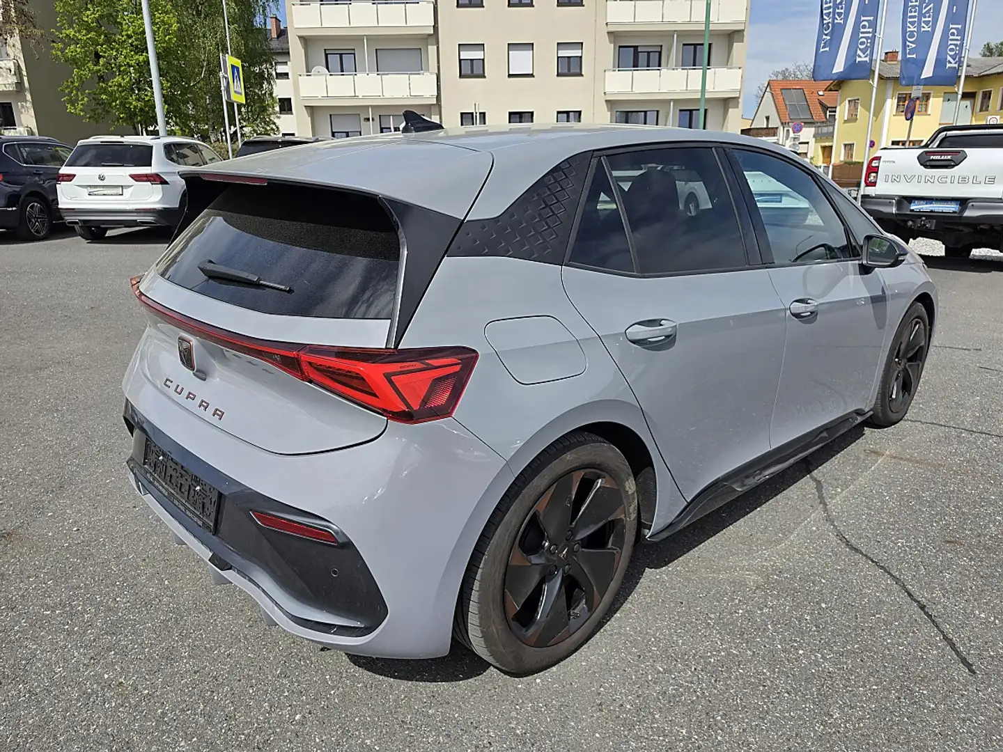 CUPRA Born 77kWh e-Boost Grau - 2