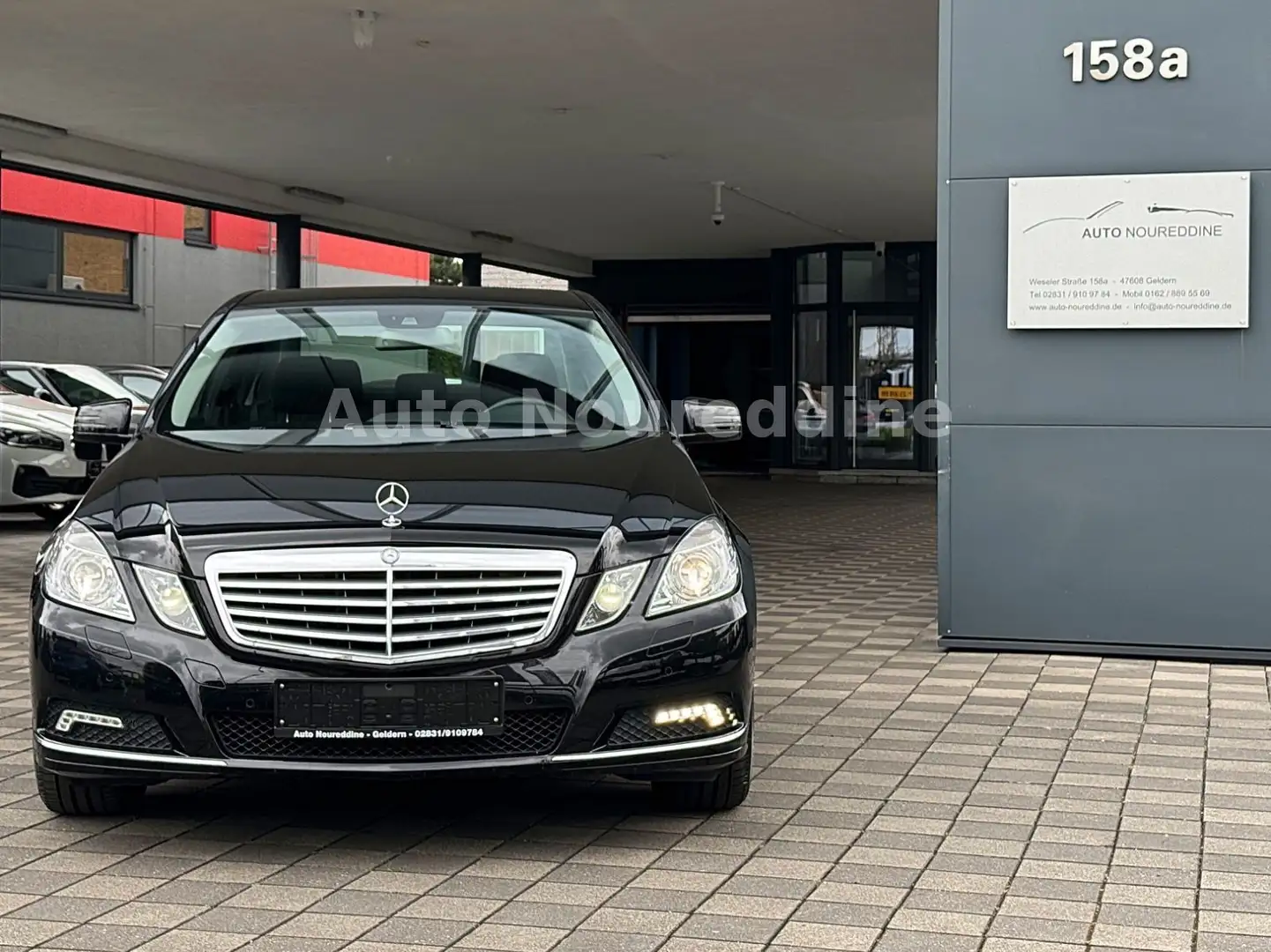 Mercedes-Benz E 200 CGI W212 Limousine *Automatik*Navi*Xenon* Noir - 2