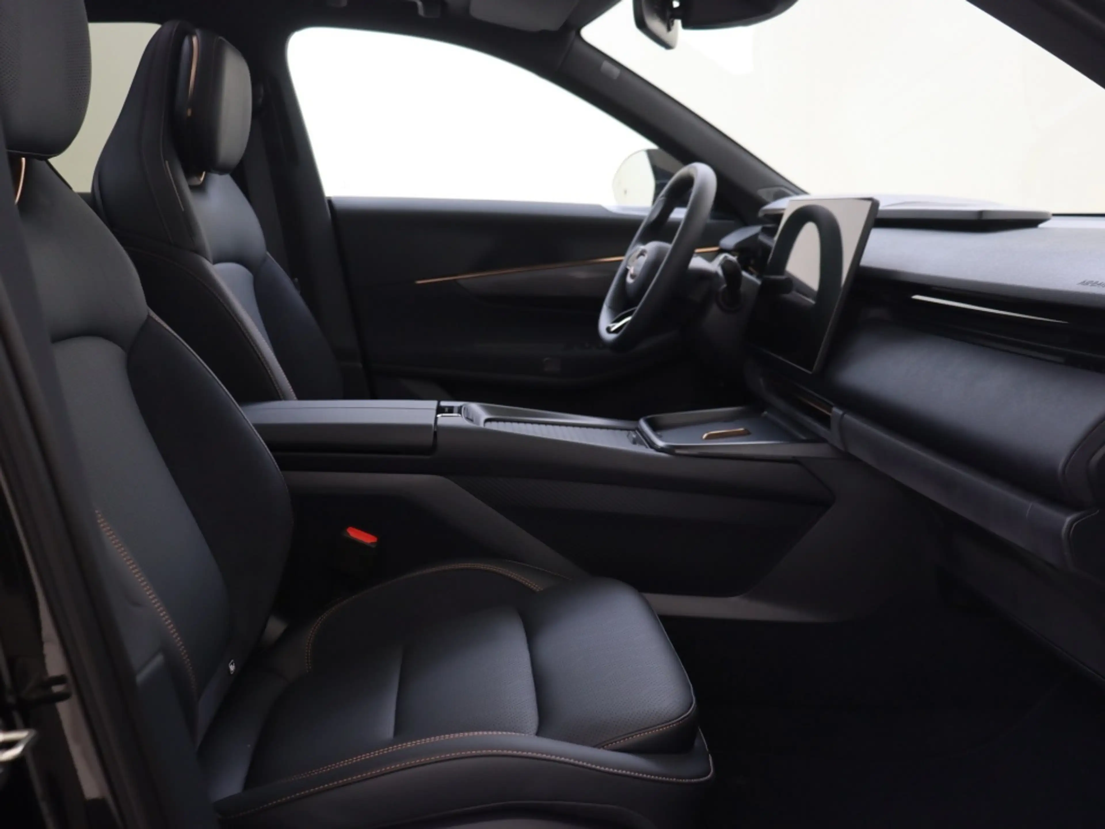 Lynk & Co 08 MORE | BLACK EDITION | Panoramadak — photo 13
