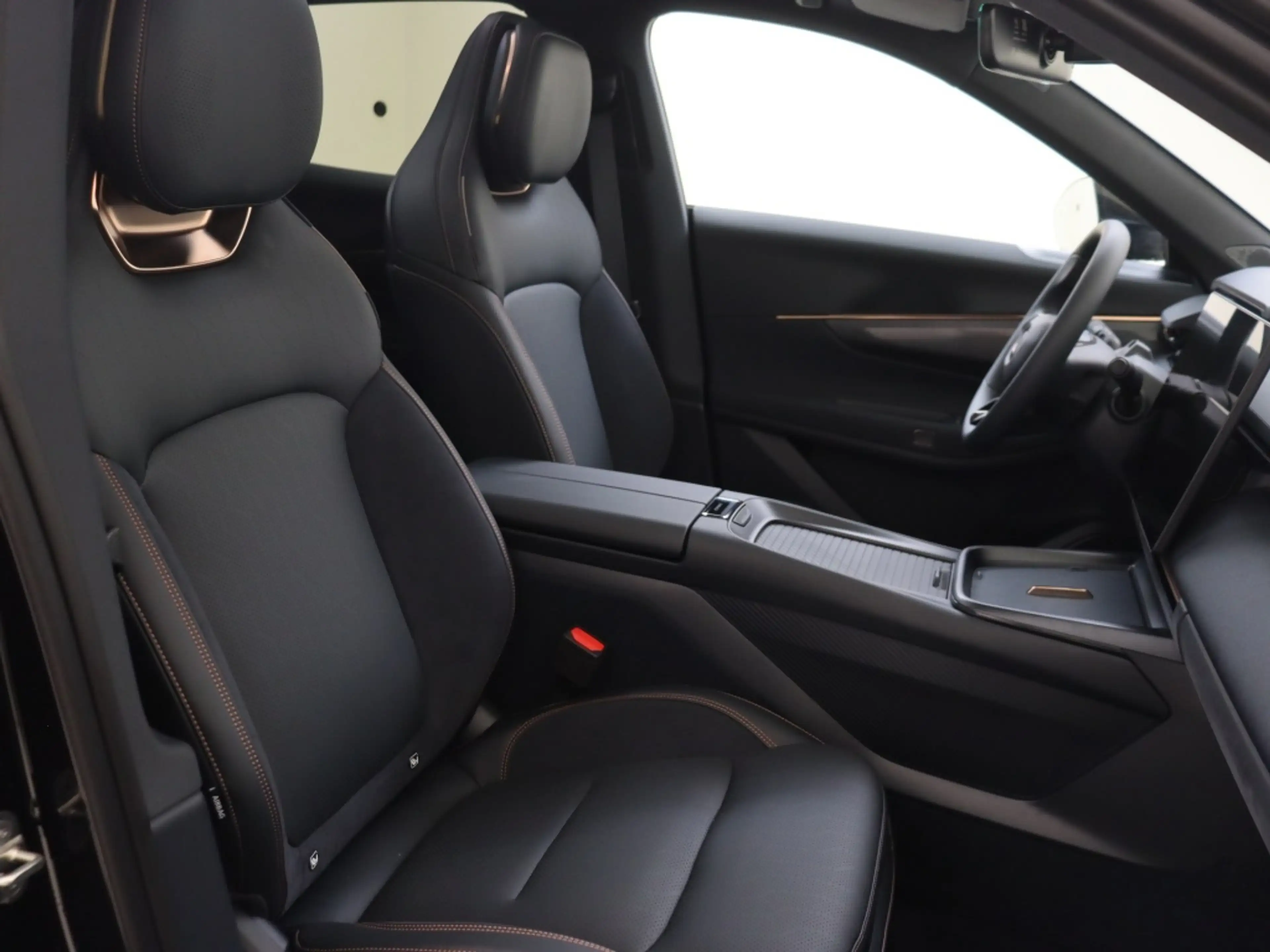 Lynk & Co 08 MORE | BLACK EDITION | Panoramadak — photo 14