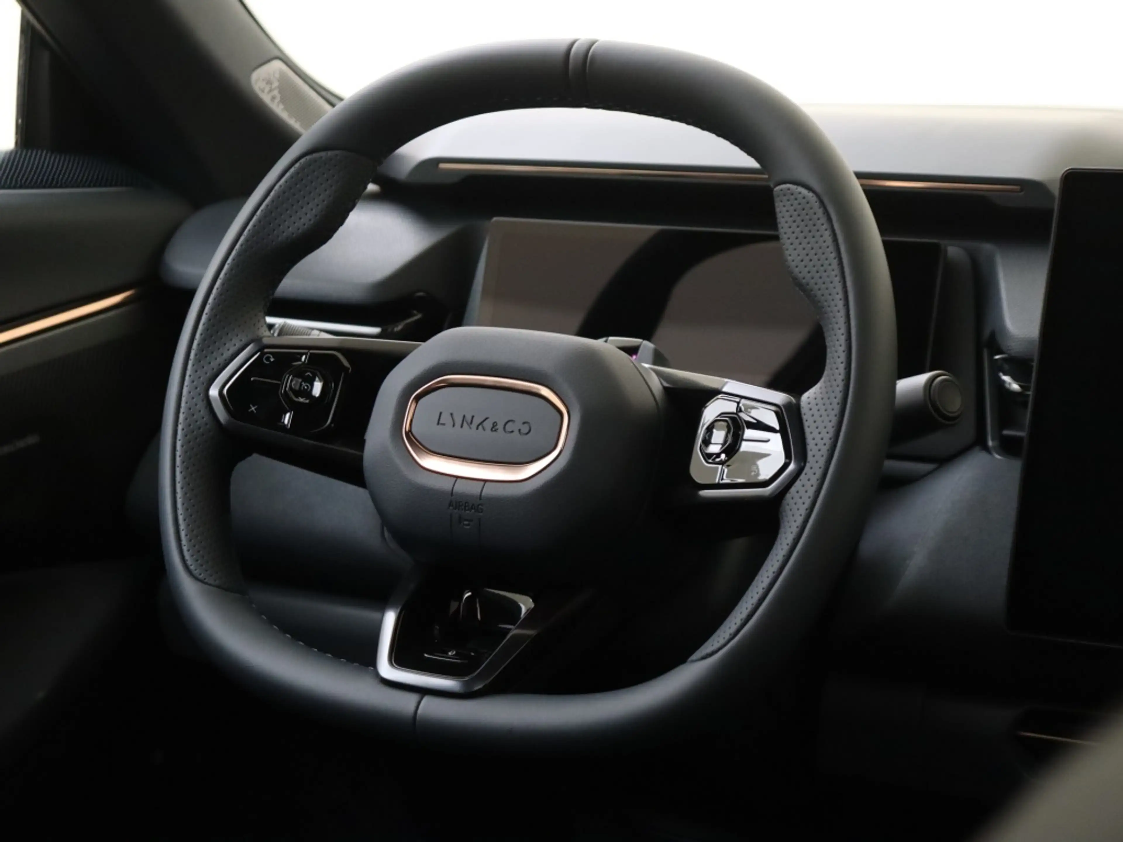 Lynk & Co 08 MORE | BLACK EDITION | Panoramadak — photo 11