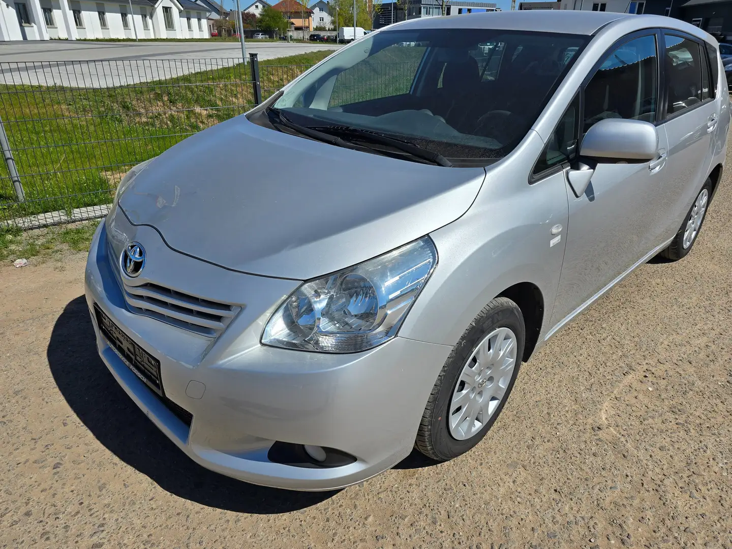 Toyota Verso Life Grau - 1