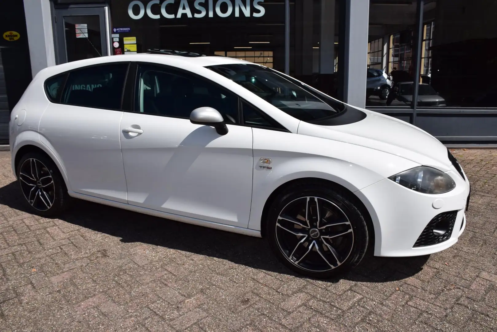 SEAT Leon 2.0 TFSI FR, Electrische glazen schuif kanteldak, Weiß - 2
