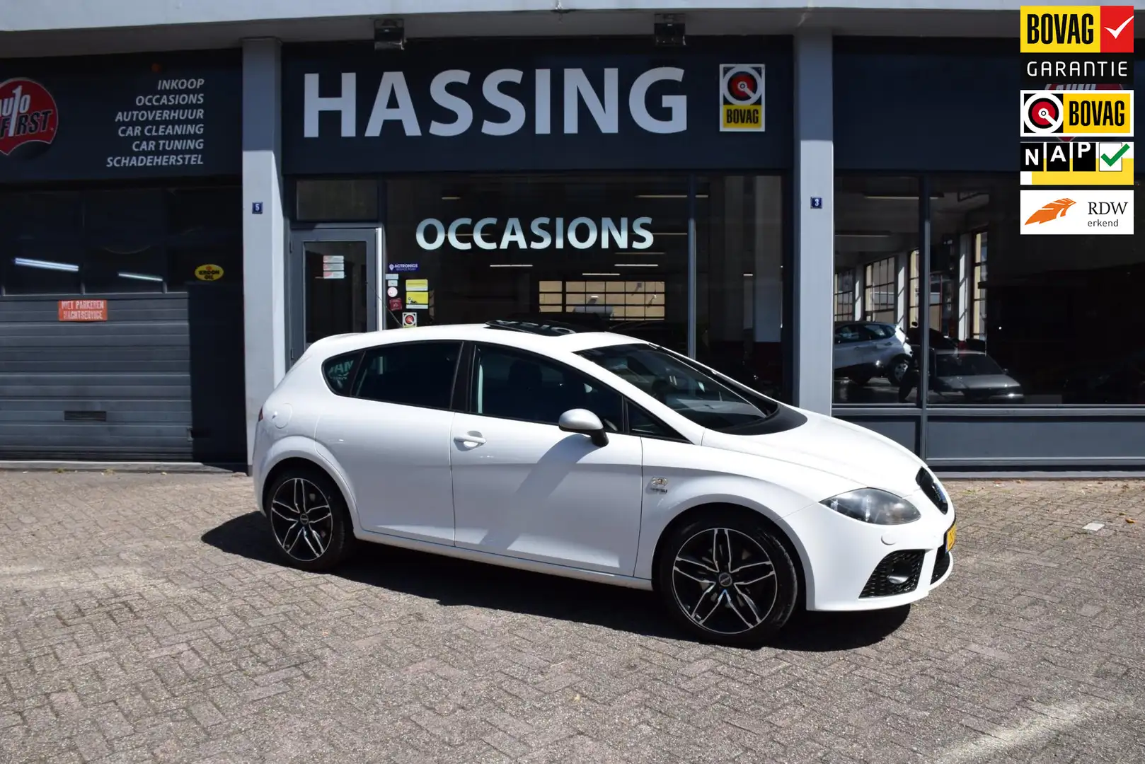 SEAT Leon 2.0 TFSI FR, Electrische glazen schuif kanteldak, Weiß - 1
