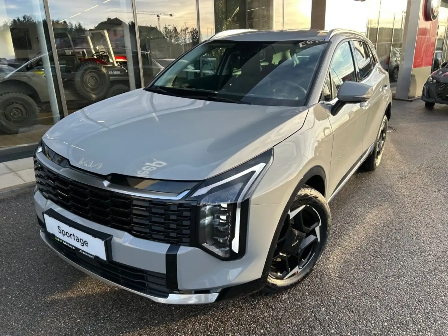 Kia Sportage 1,6 TGDI Gold DCT7 4WD Grau - 1