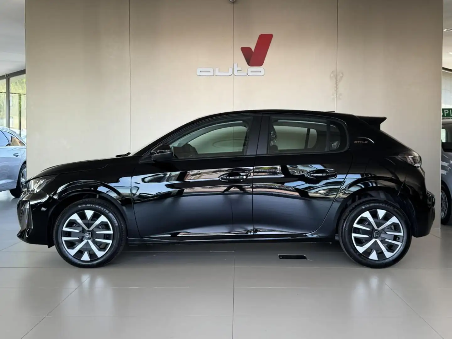 Peugeot 208 Hybrid 110 e-DCS6 Style KM ZERO Nero - 1