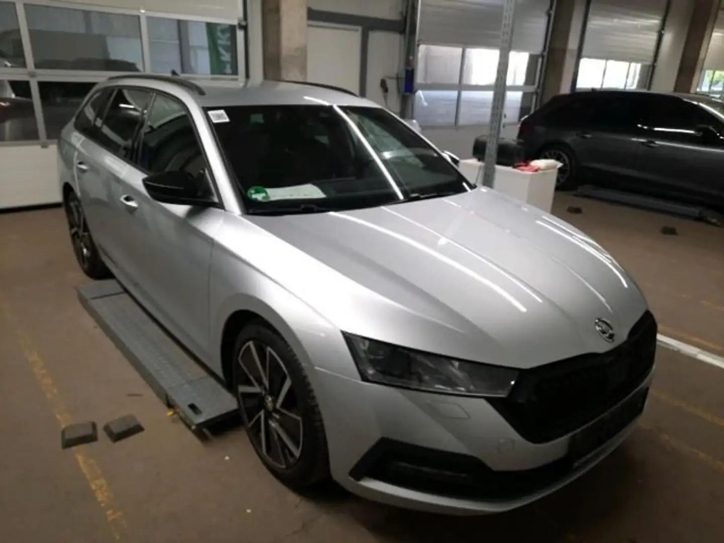 Skoda Octavia Combi 1.5 TSI SPORTPAKET LED STDHZG LM18 Silber - 2