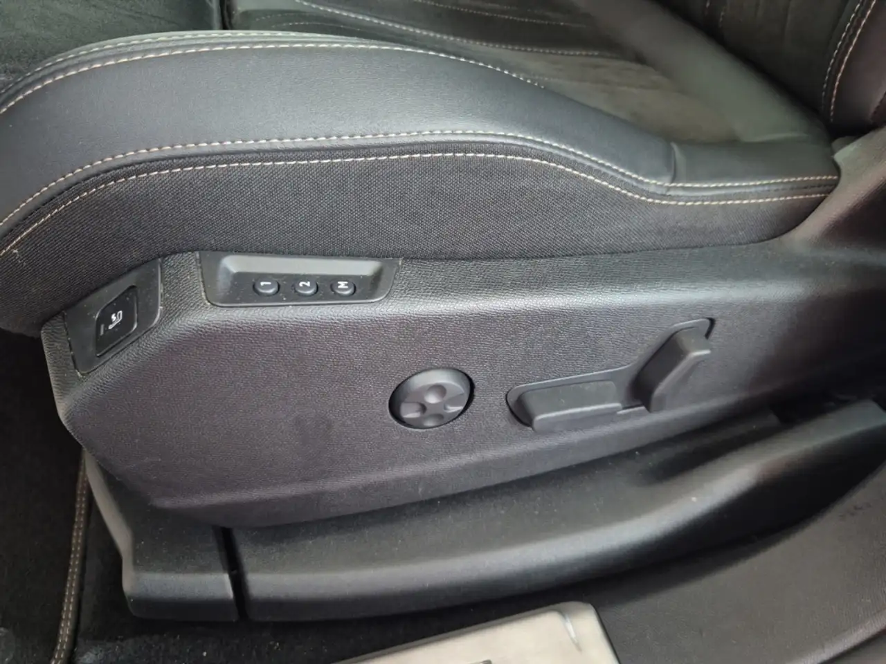 Peugeot 5008 Hybrid 136 GT e-DSC6 7-Sitzer El. Panodach Navi Di, миниатюра 21