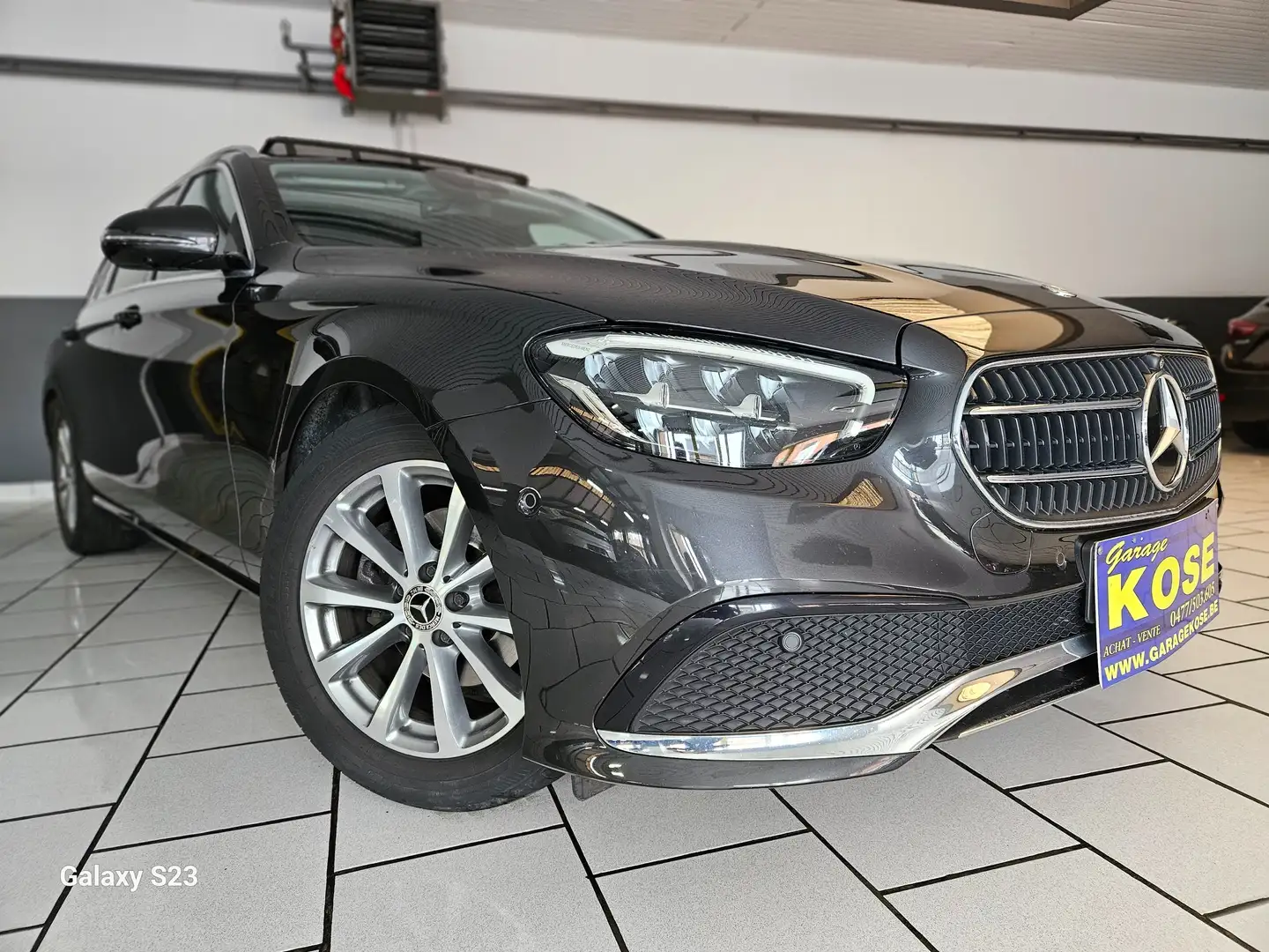 Mercedes-Benz E 200 D CUIR PHARES LED NAVIGATION TOIT PANO GARANTIE Grijs - 2