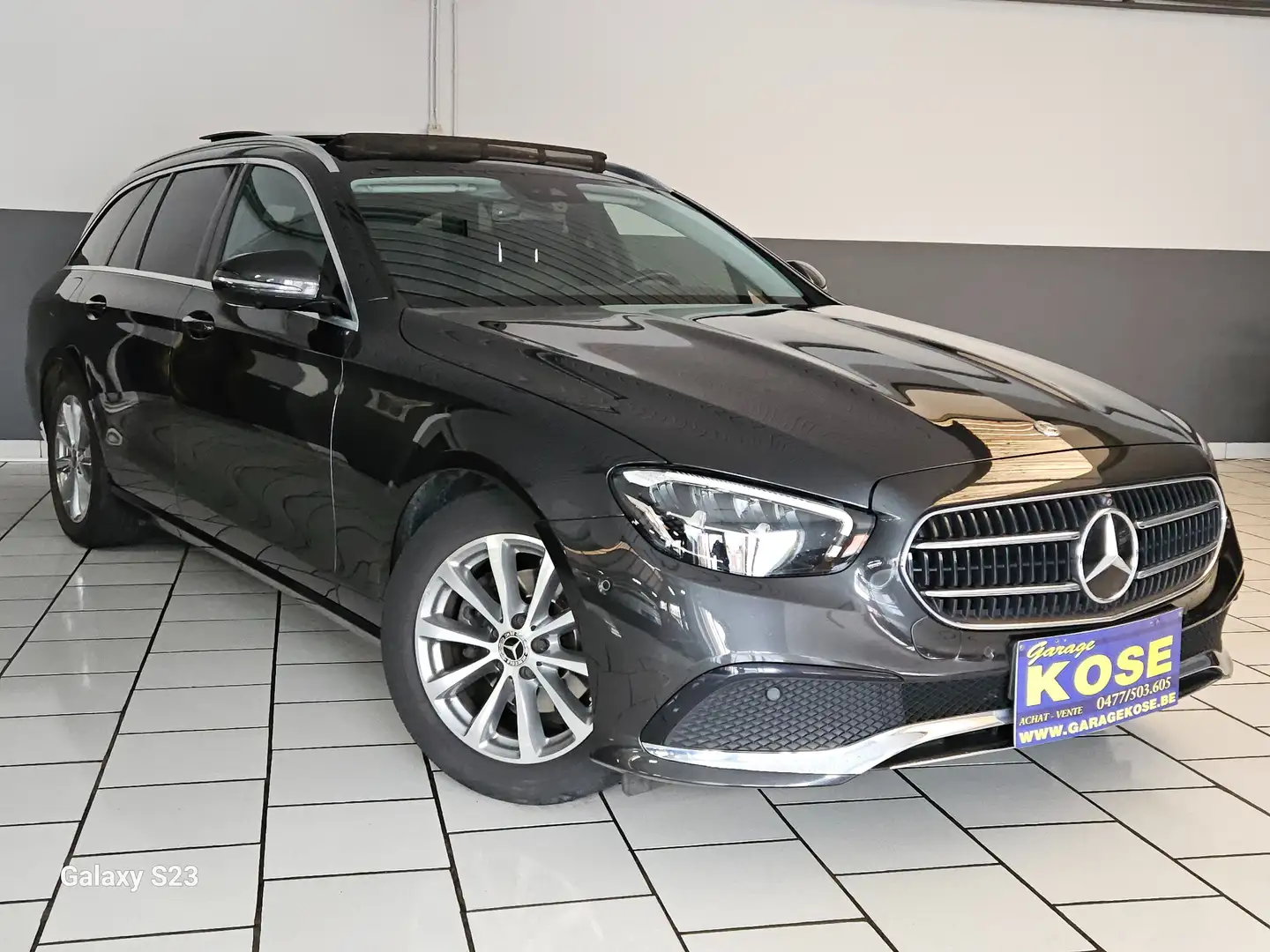 Mercedes-Benz E 200 D CUIR PHARES LED NAVIGATION TOIT PANO GARANTIE Grijs - 1
