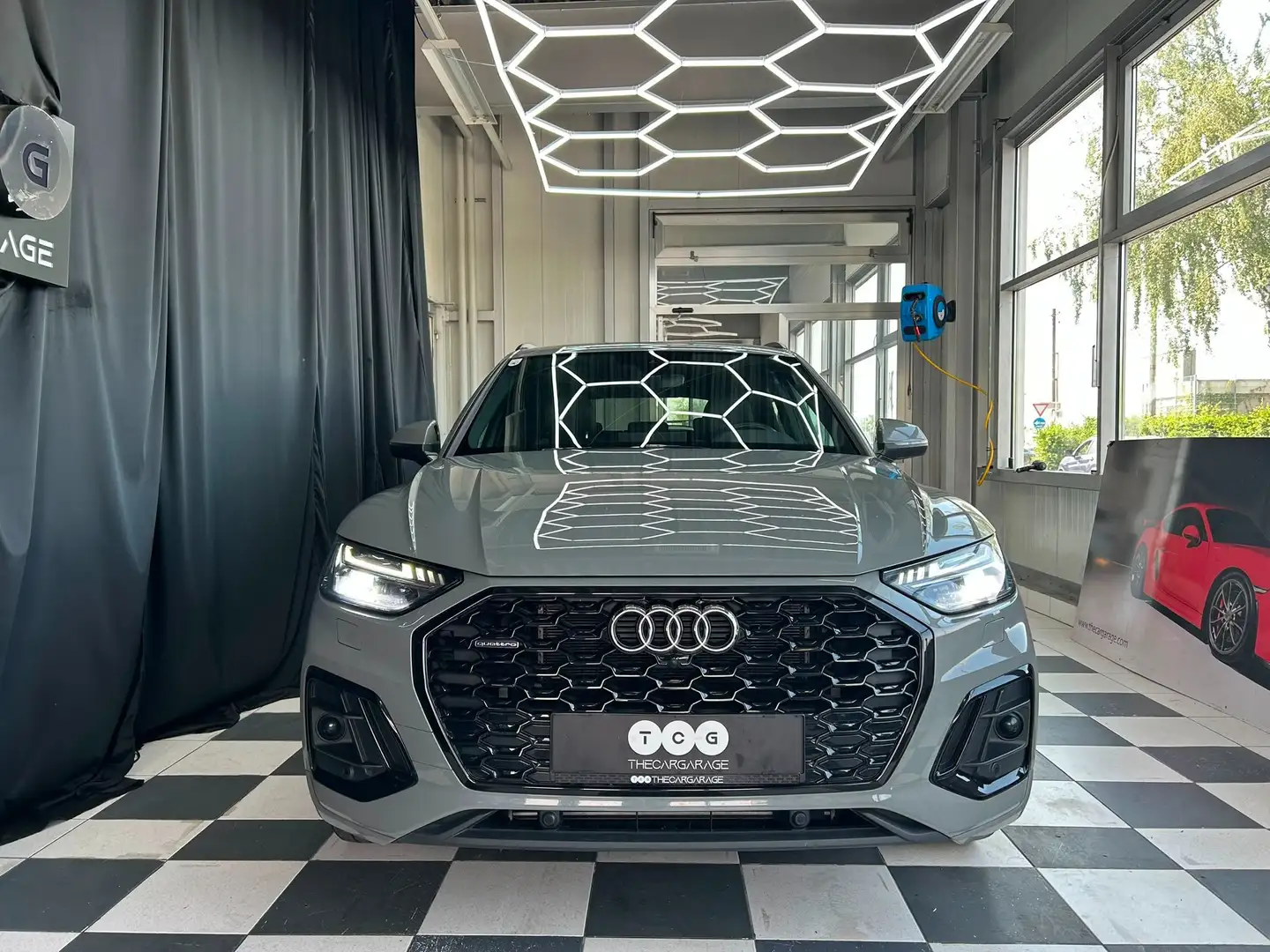 Audi Q5 50 TFSI e Quattro S line S Tronic Grau - 2
