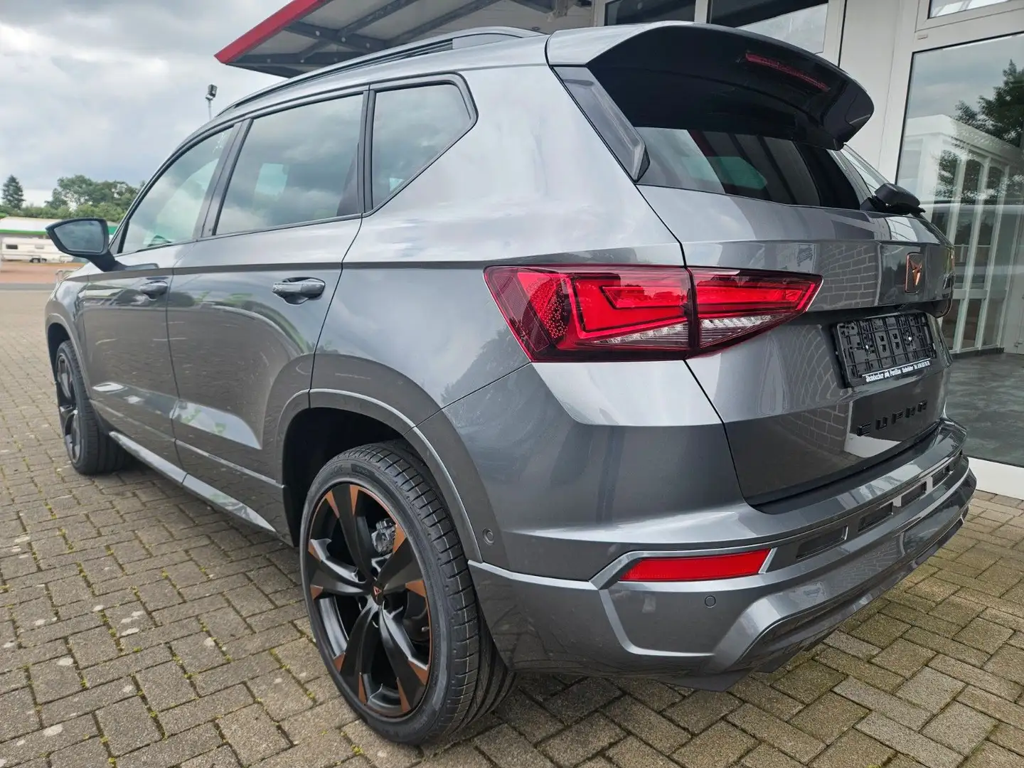 CUPRA Ateca 1,5 DSG Navi Kamera Leder AHK Grau - 2