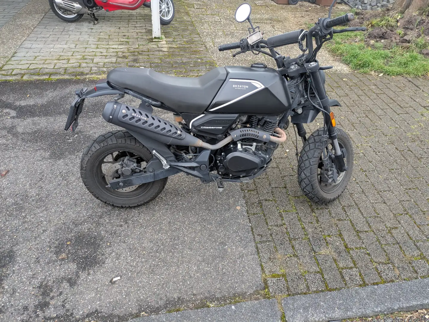 Brixton Crossfire 125 Crossfire 125 XS Černá - 1