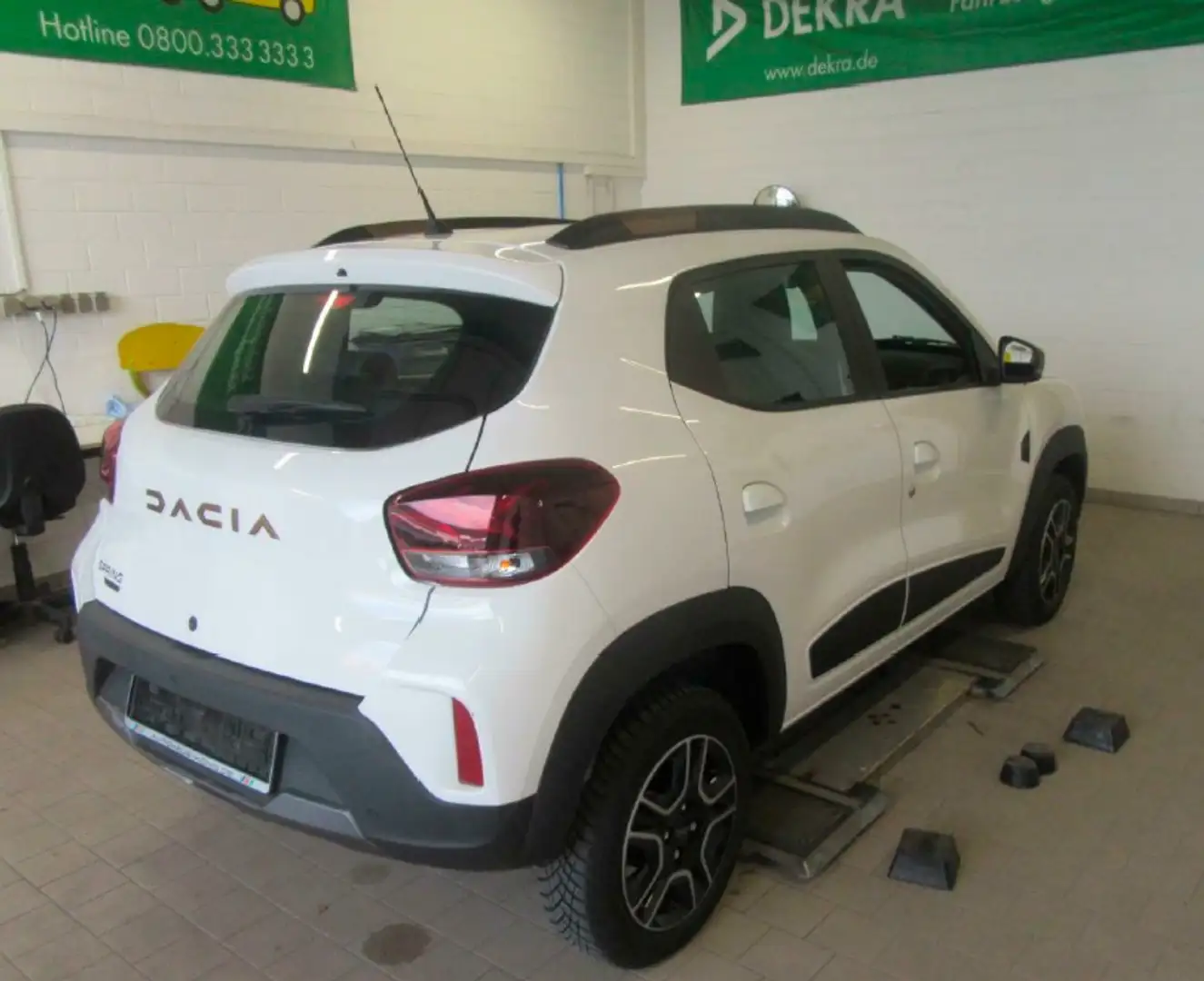 Dacia Spring Electric Extreme 65 CCS - Allwetter Weiß - 2