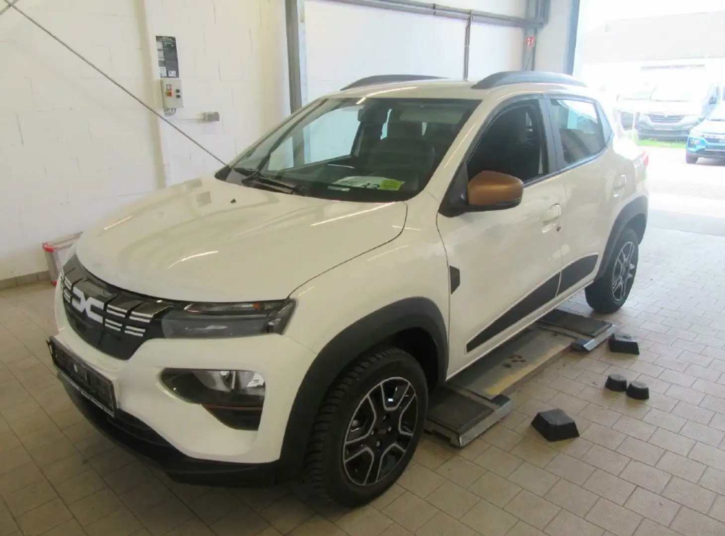 Dacia Spring Electric Extreme 65 CCS - Allwetter Weiß - 1