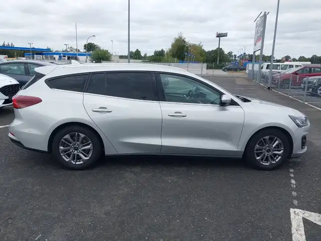 Ford Focus view 4