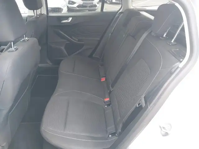 Ford Focus view 15
