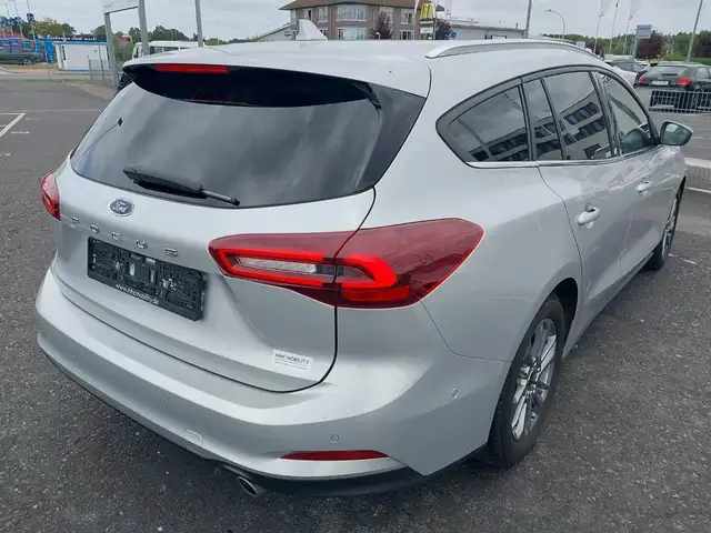 Ford Focus view 6