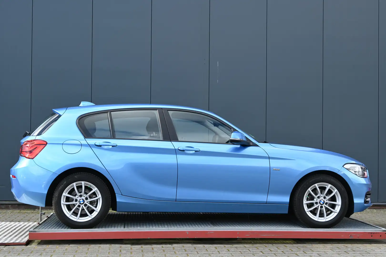 BMW 118 1-serie 118i Corporate Lease Executive sport Modrá - 2