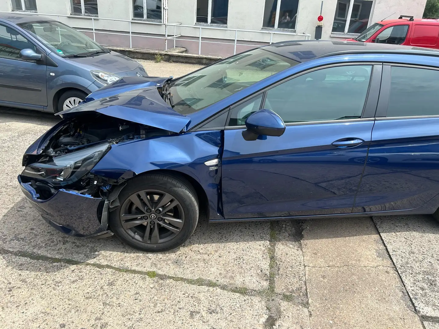 Opel Astra Astra  1.2 Benzin  Kombi Blau - 2