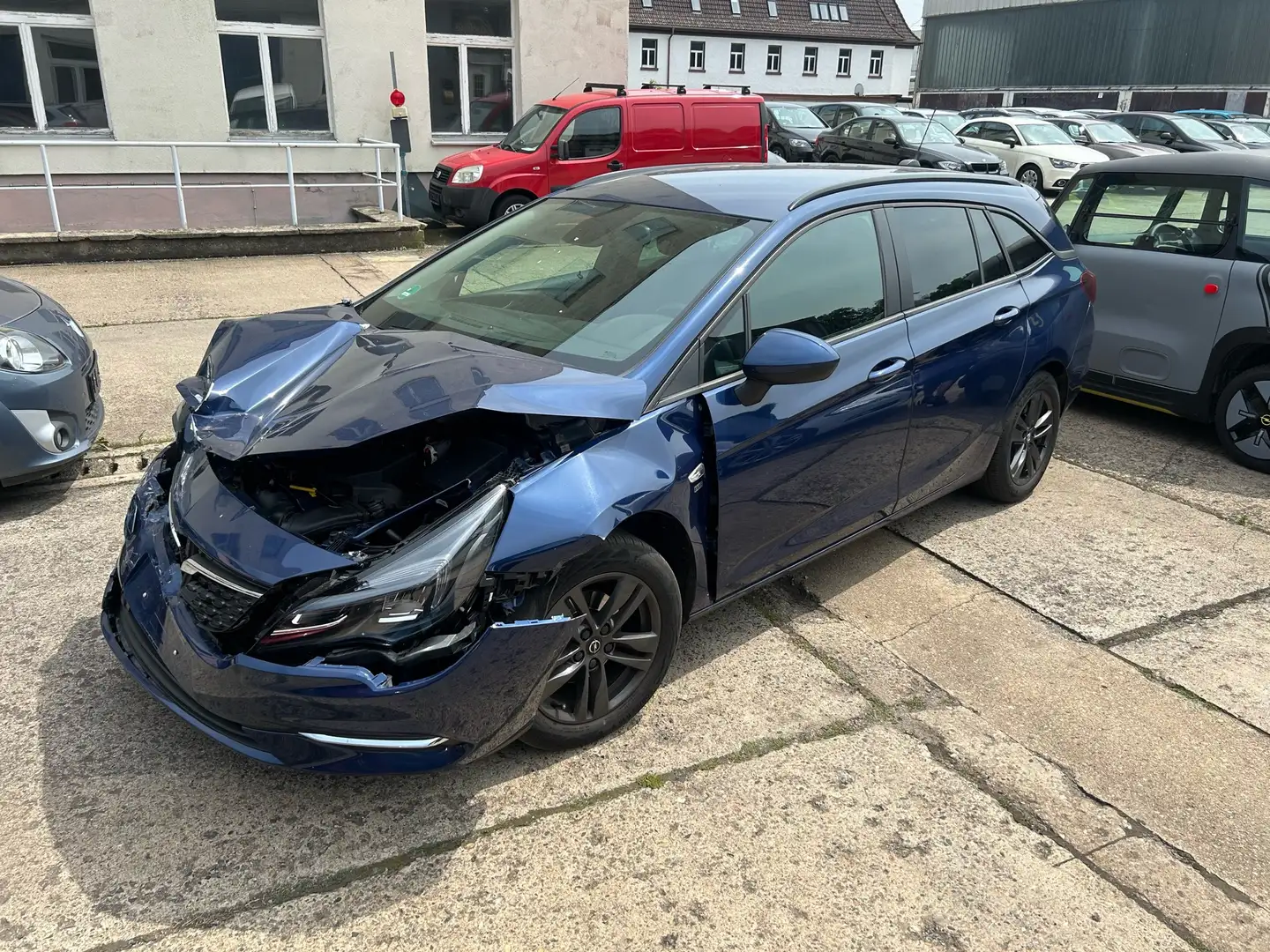 Opel Astra Astra  1.2 Benzin  Kombi Blau - 1
