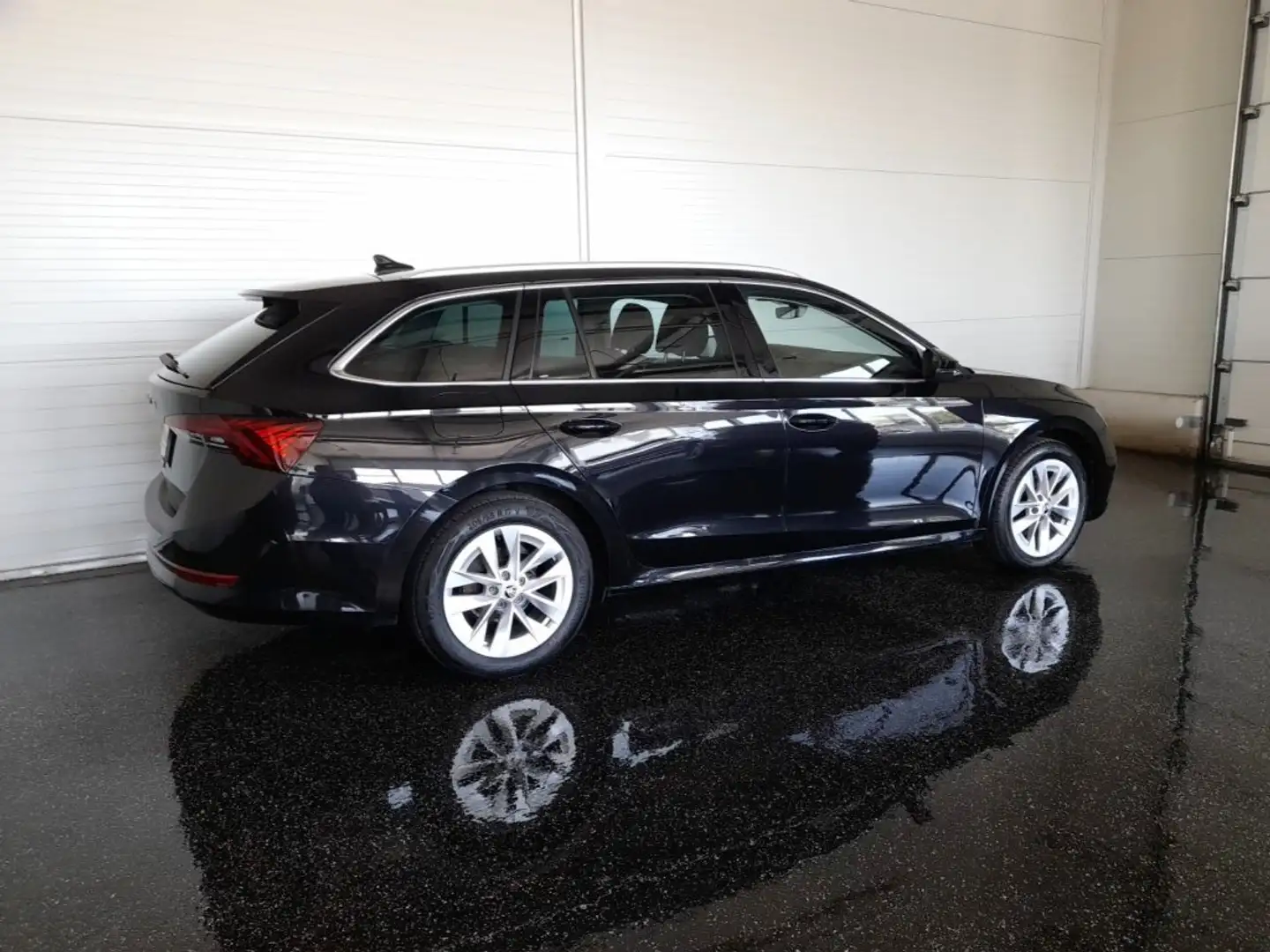 Skoda Octavia Combi STYLE 2,0 TDI *VOLL-LED & DYN BLINKER / VIRTUELL / NAVI / MEMORY SPORTSITZE / PDC / SHZG* Schwarz - 2