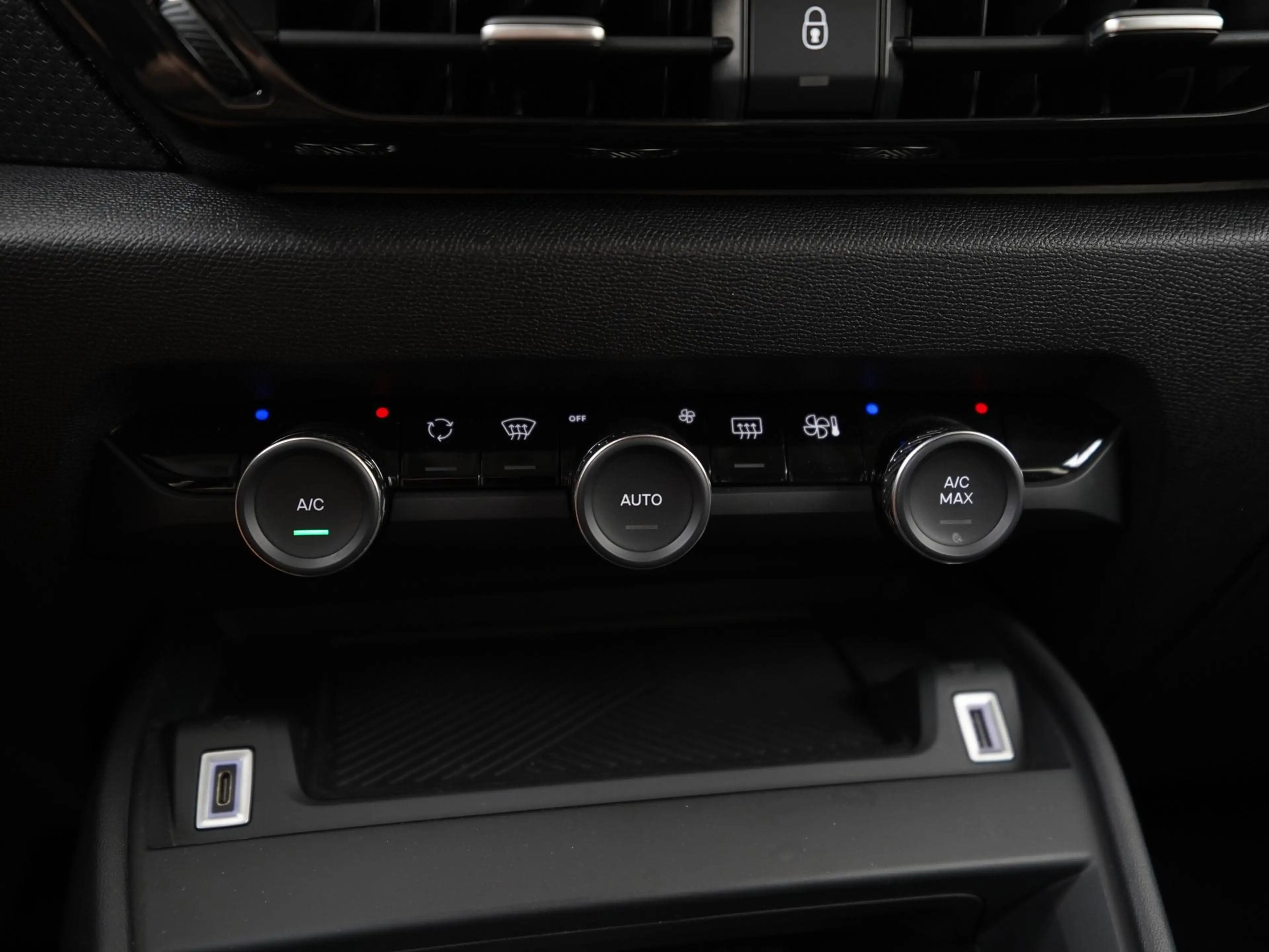 Citroen E-C4 Electric Feel Pack 50 kWh | SOH 100% | Head-Up | Camera | W — photo 12