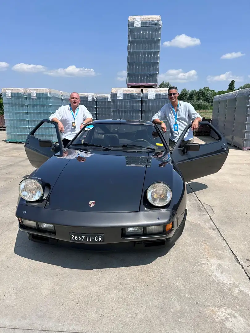 Porsche 928 - 1