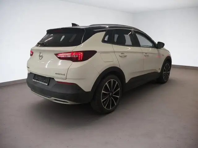Opel Grandland view 4