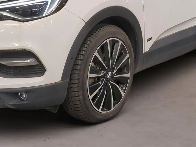 Opel Grandland view 3