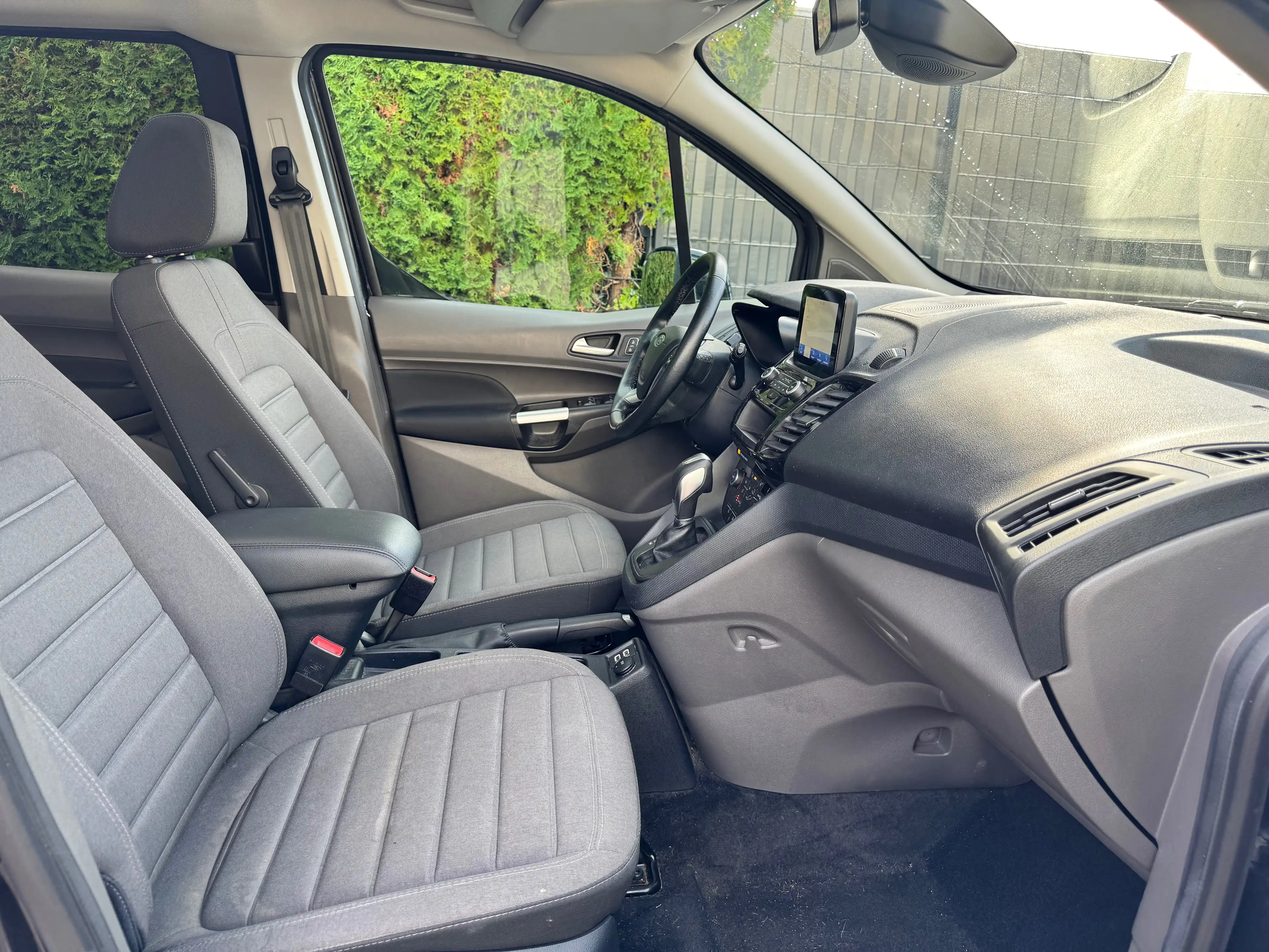 Ford Tourneo Connect Titanium ROLLSTUHL + RAMPE + BEHINDERTERGERECHT +7SITZE + PANORAMA — photo 14