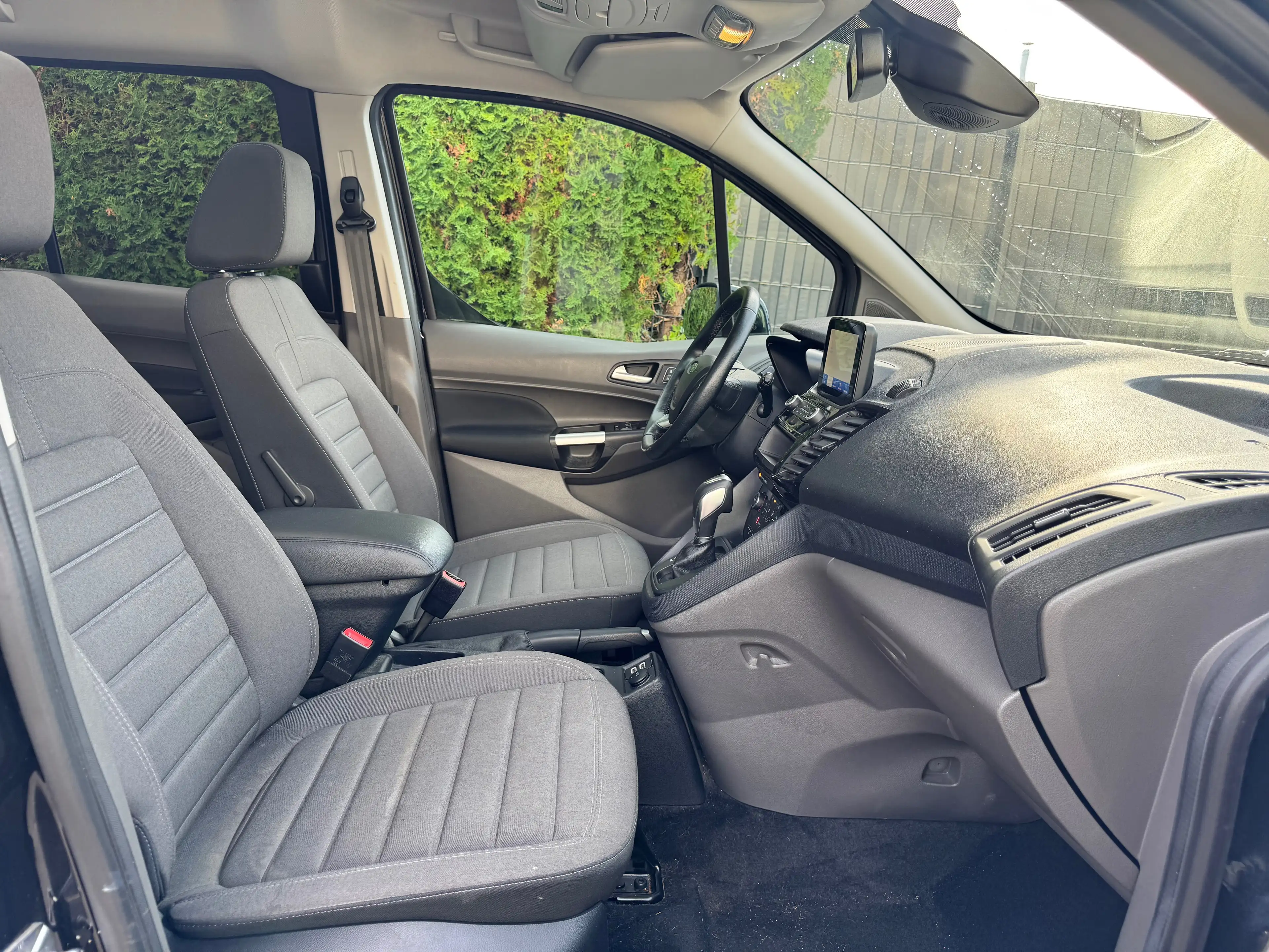 Ford Tourneo Connect Titanium ROLLSTUHL + RAMPE + BEHINDERTERGERECHT +7SITZE + PANORAMA — photo 13