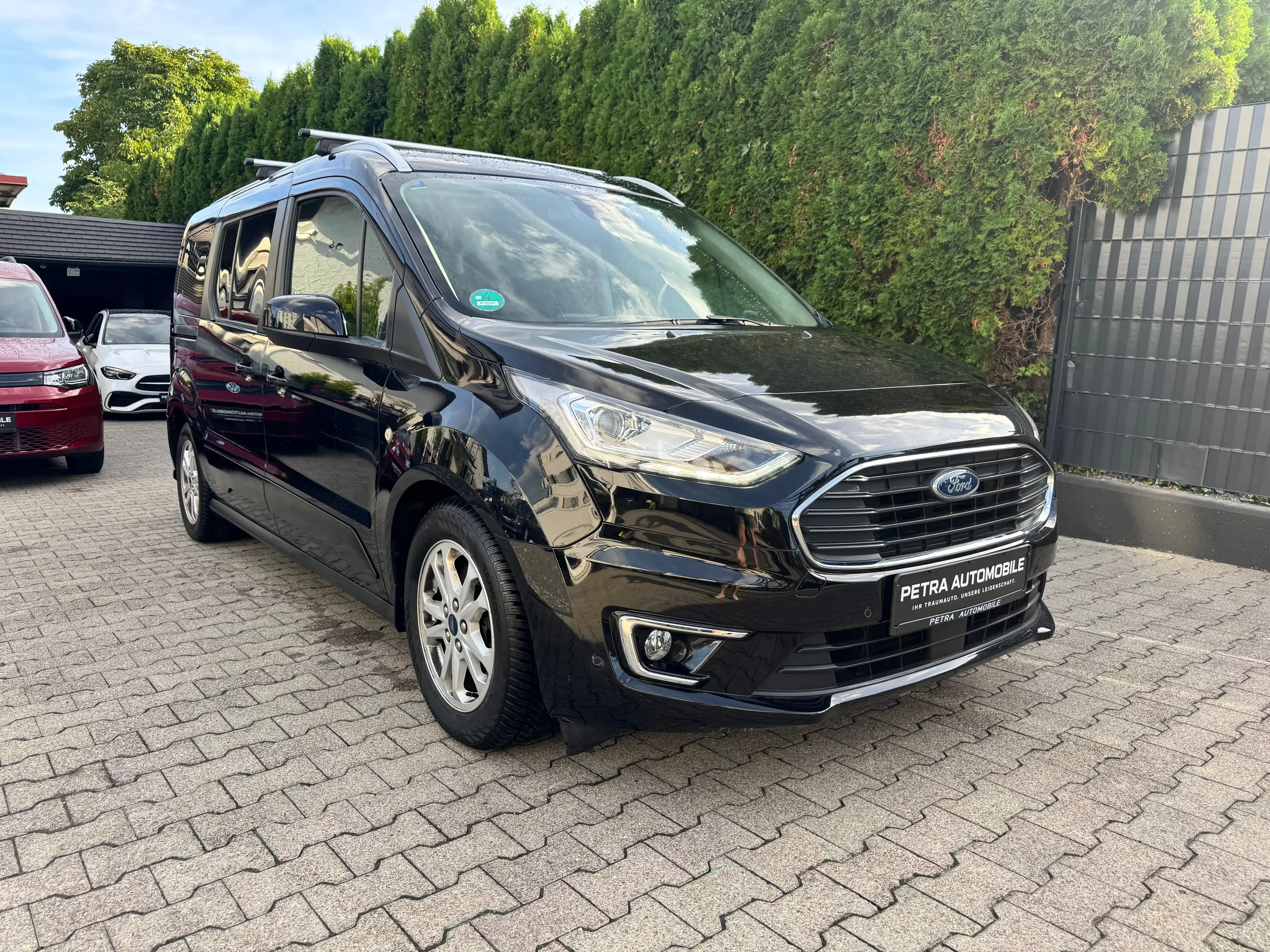Ford Tourneo Connect Titanium ROLLSTUHL + RAMPE + BEHINDERTERGERECHT +7SITZE + PANORAMA — photo 2