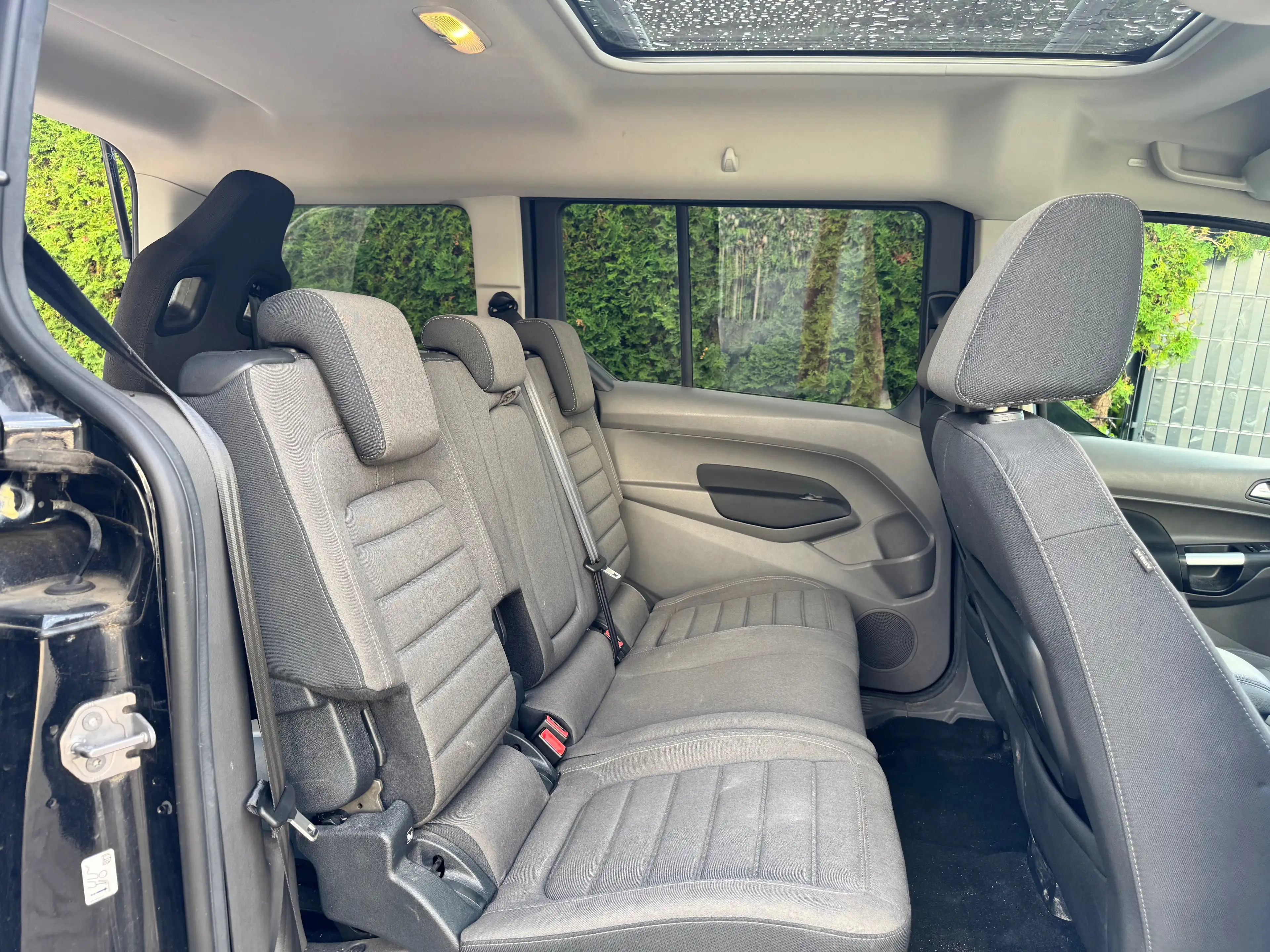 Ford Tourneo Connect Titanium ROLLSTUHL + RAMPE + BEHINDERTERGERECHT +7SITZE + PANORAMA — photo 12