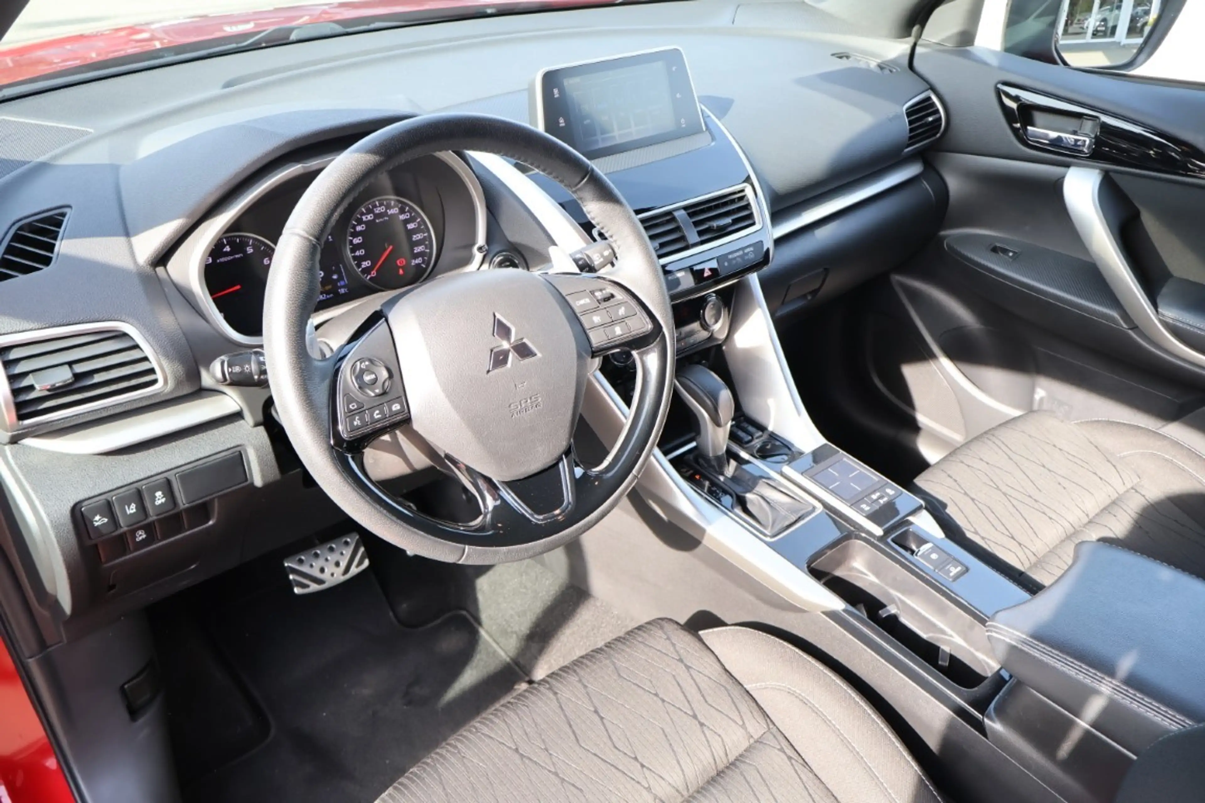 Mitsubishi Eclipse Cross 1.5 T-MIVEC Kamera LED AHK 360° — photo 11
