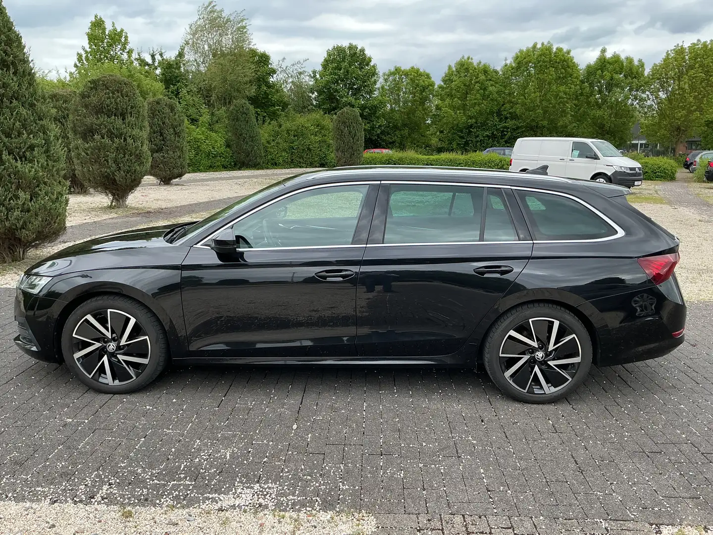 Skoda Octavia First Edition AHK Navi Negro - 2