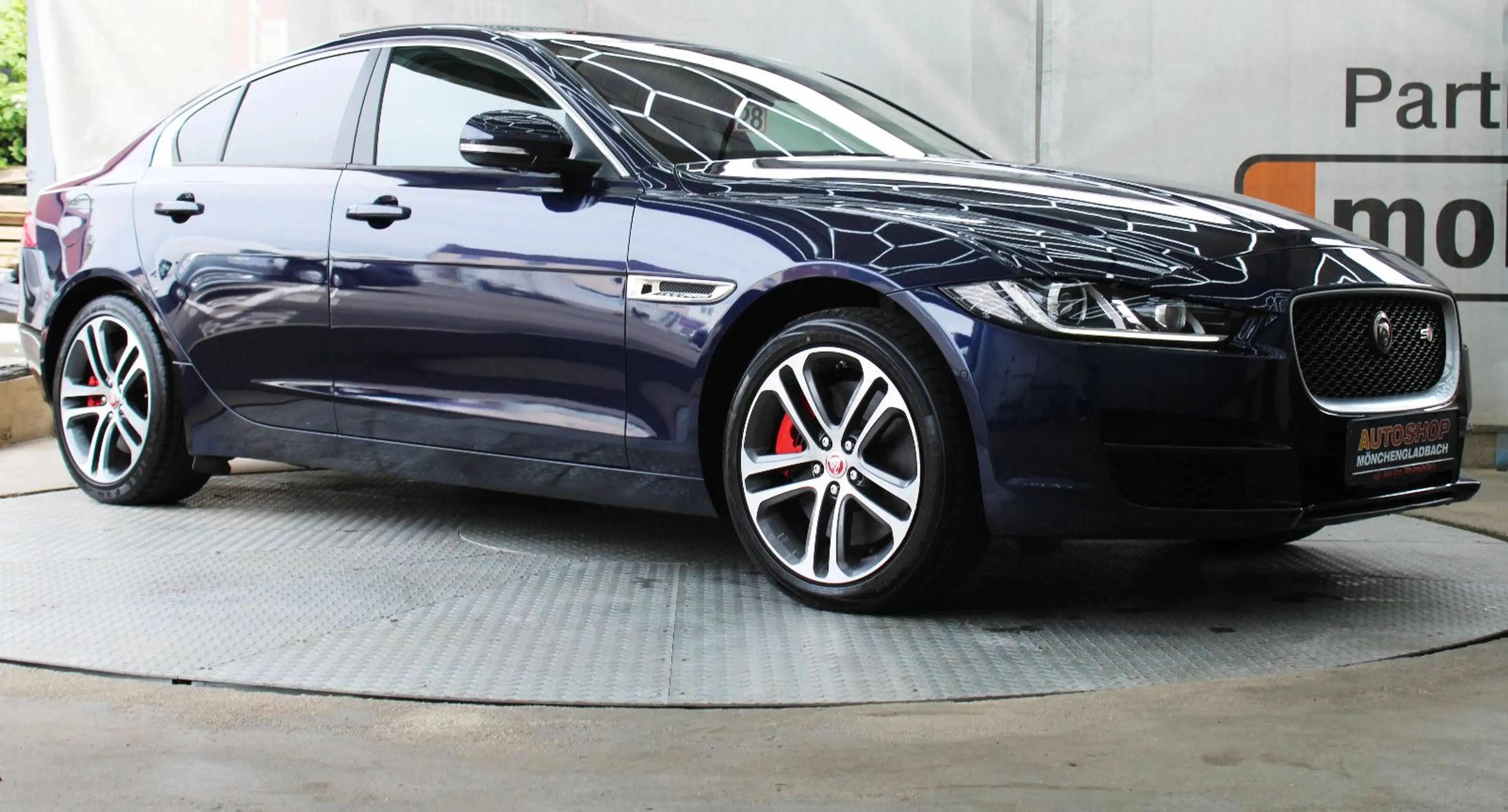 Jaguar XE S Automatik *Tüv&Inspektion Neu*Pano*Meridian — photo 9