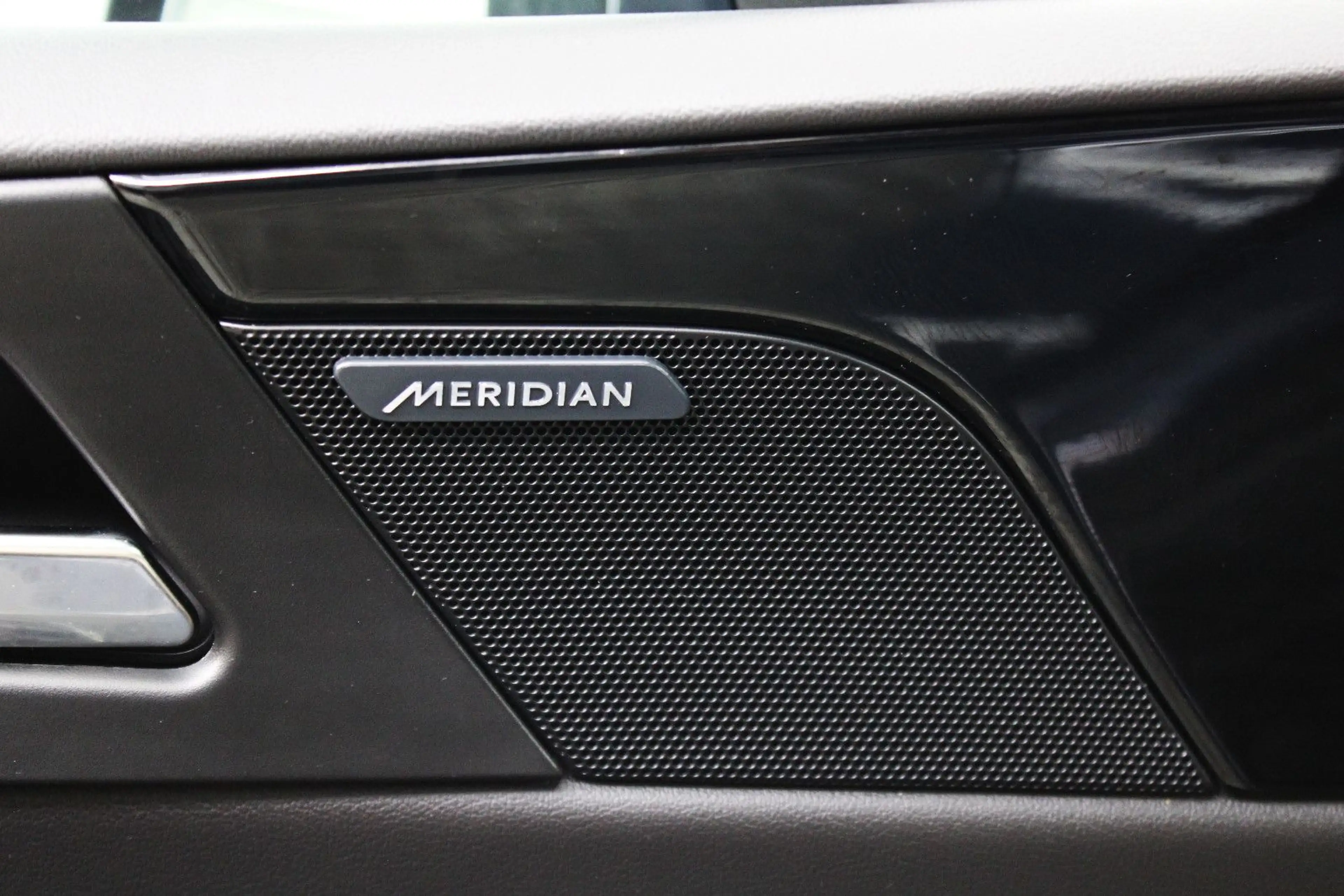 Jaguar XE S Automatik *Tüv&Inspektion Neu*Pano*Meridian — photo 14