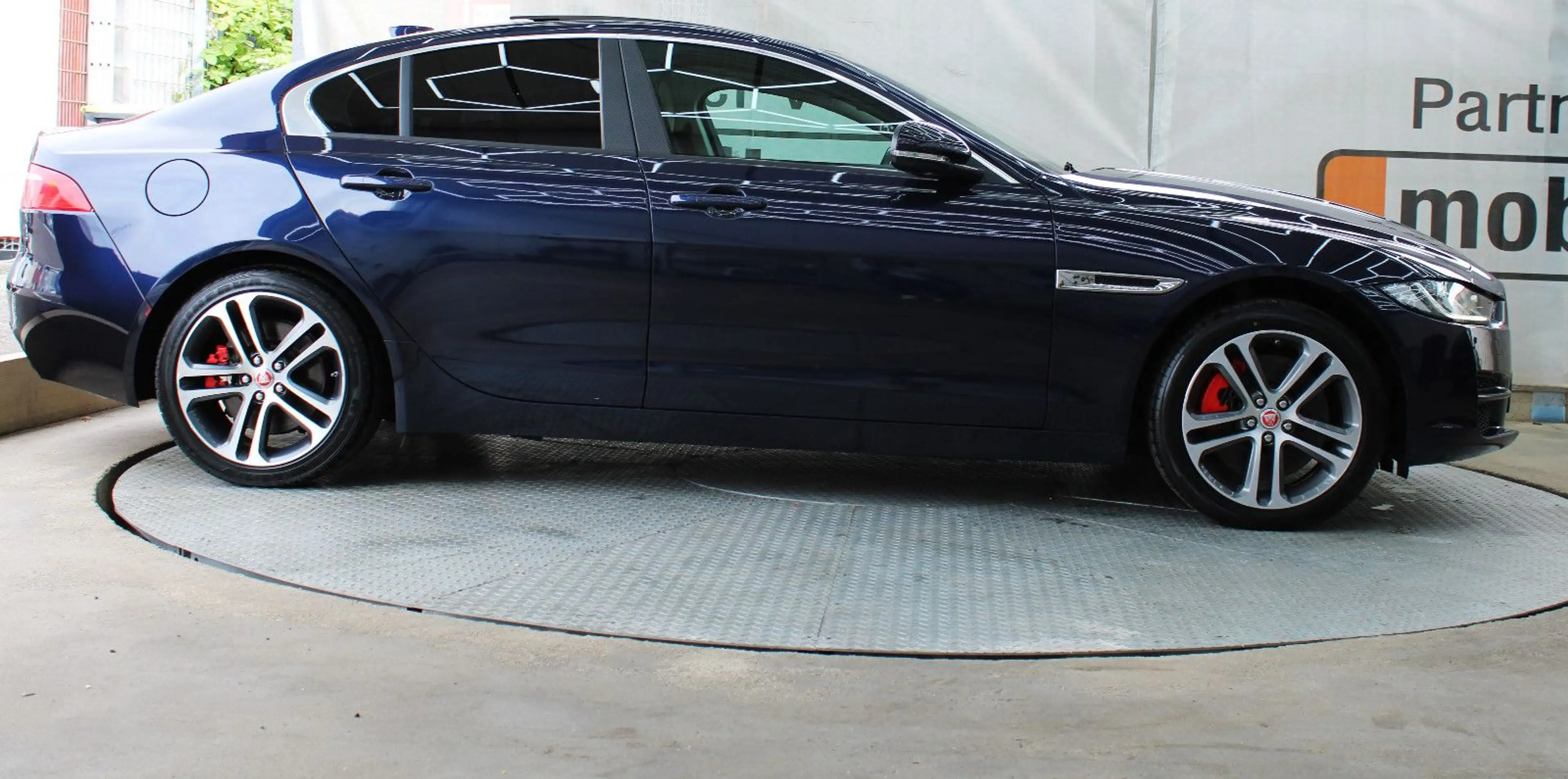 Jaguar XE S Automatik *Tüv&Inspektion Neu*Pano*Meridian — photo 8