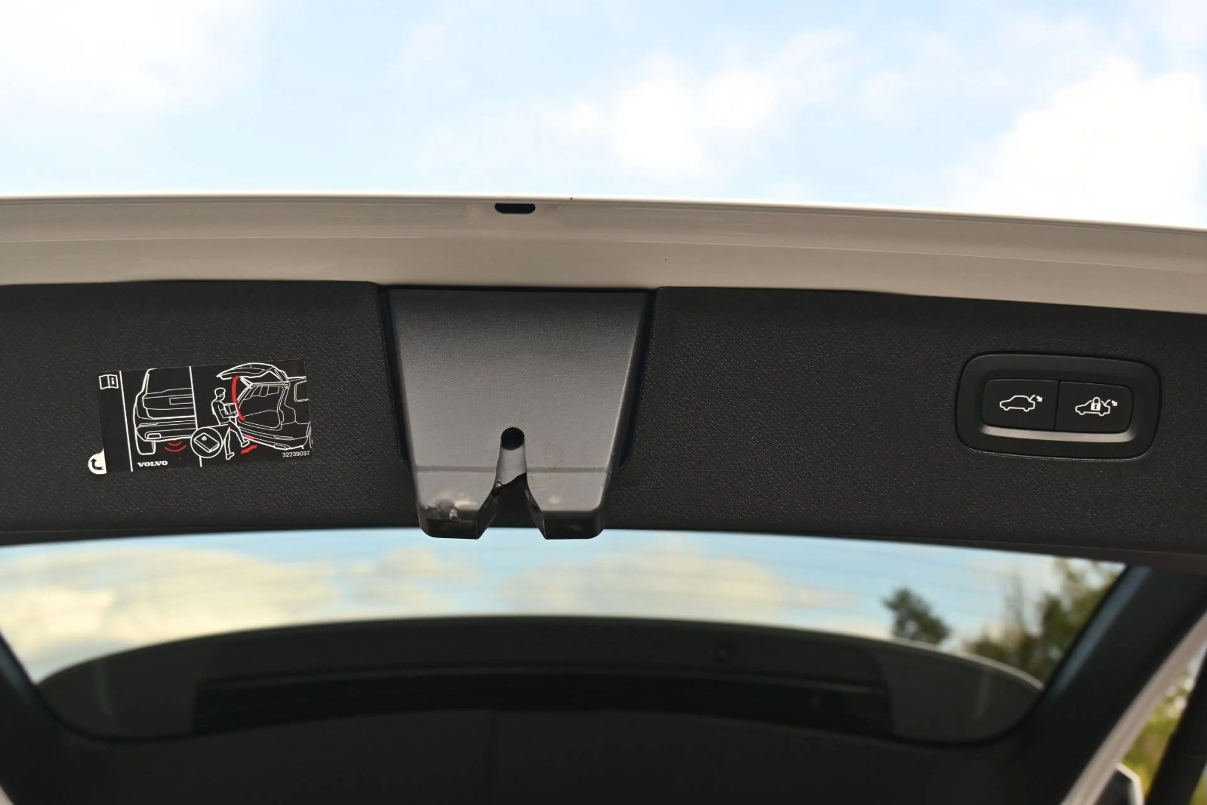 Volvo XC90 B5D AWD Plus Dark*LED*LUFT*STHZ*H&K*AHK — photo 9