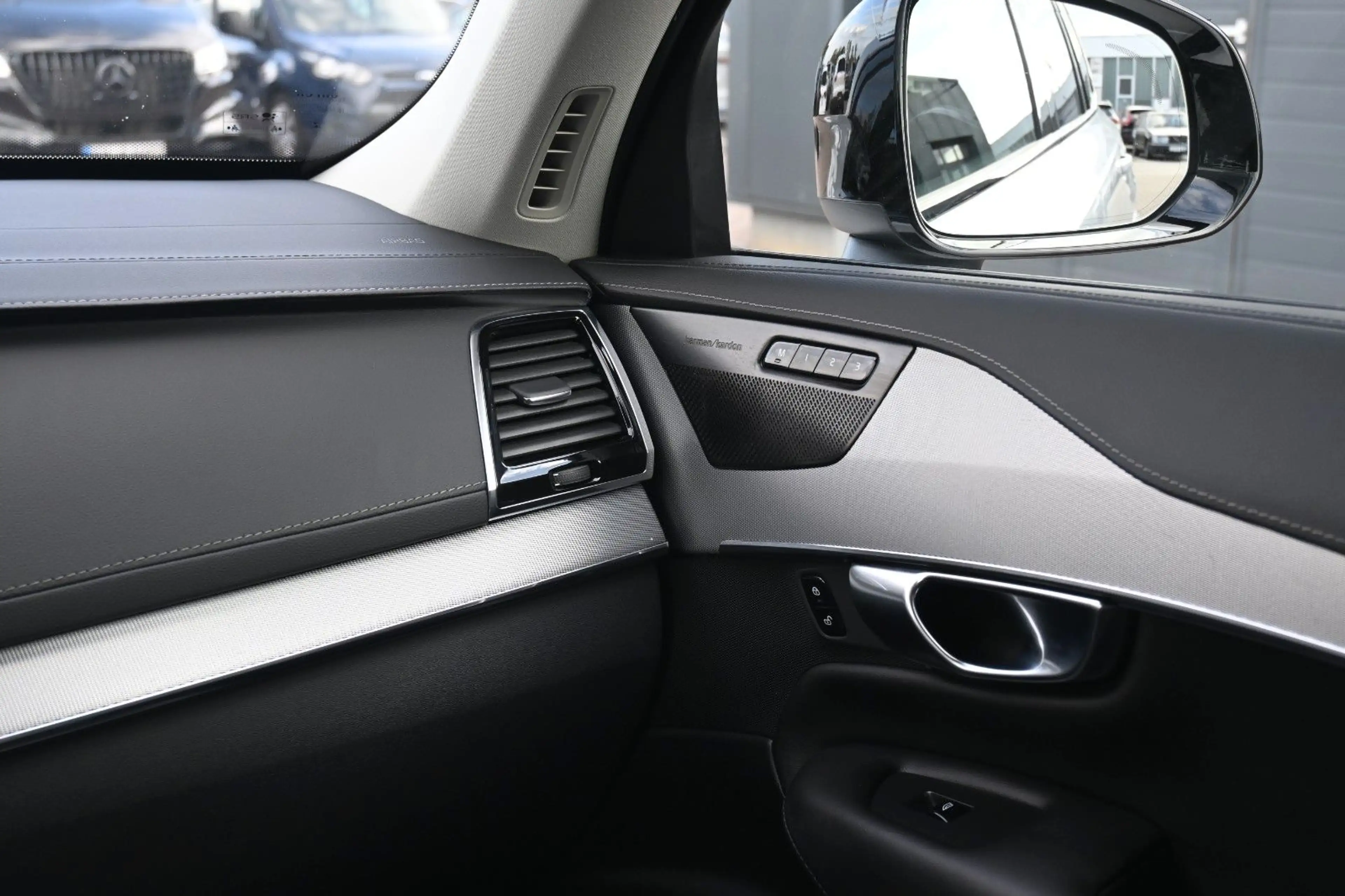 Volvo XC90 B5D AWD Plus Dark*LED*LUFT*STHZ*H&K*AHK — photo 19