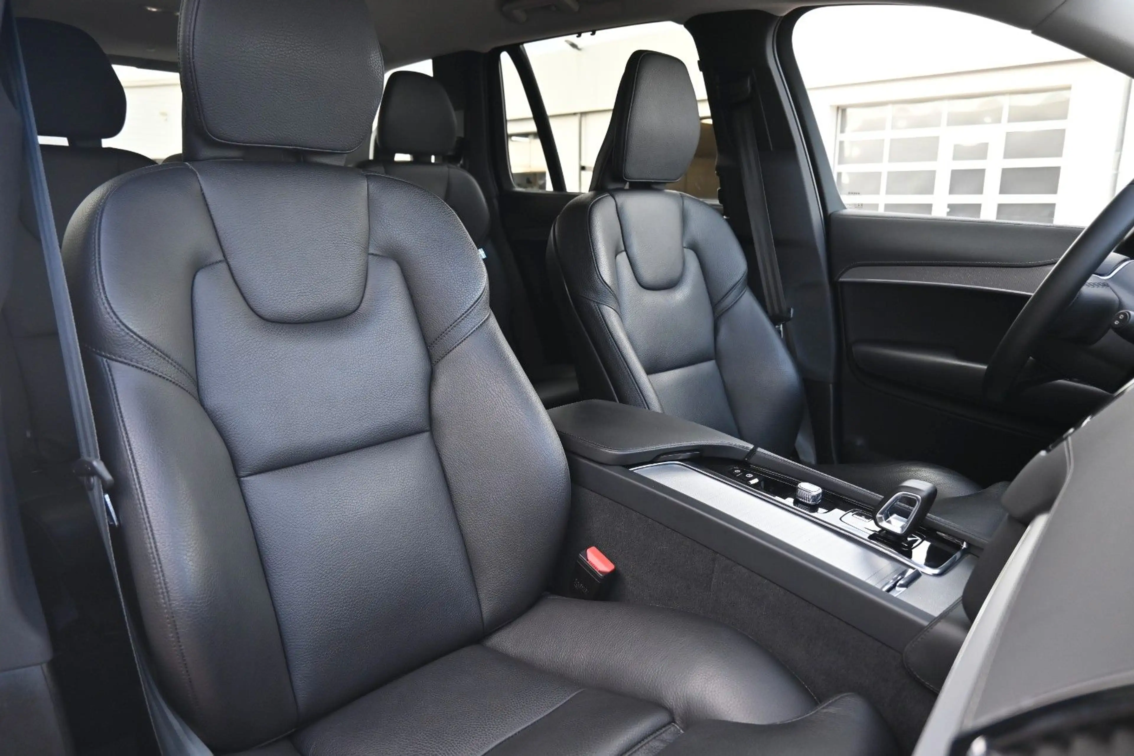 Volvo XC90 B5D AWD Plus Dark*LED*LUFT*STHZ*H&K*AHK — photo 14