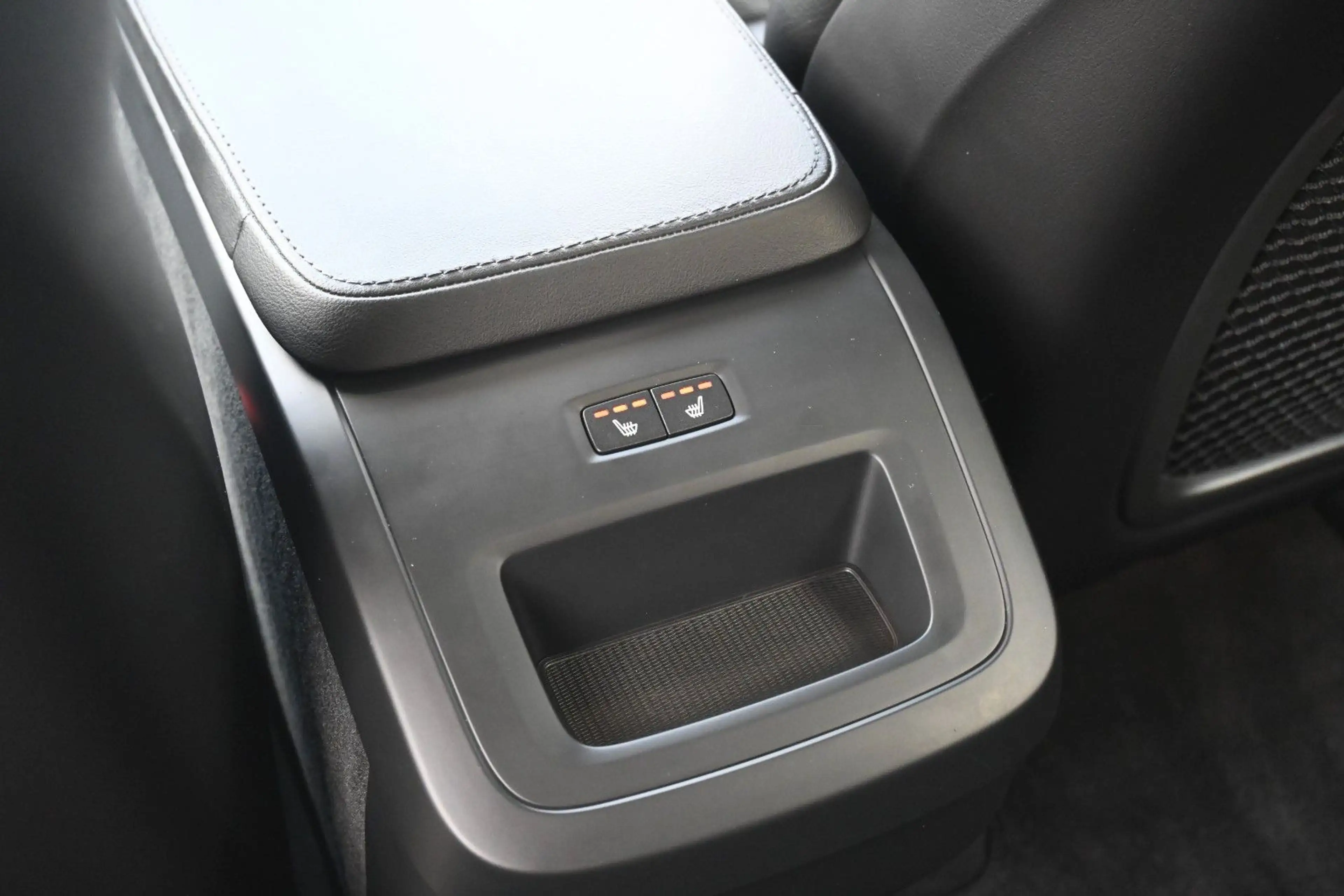 Volvo XC90 B5D AWD Plus Dark*LED*LUFT*STHZ*H&K*AHK — photo 17