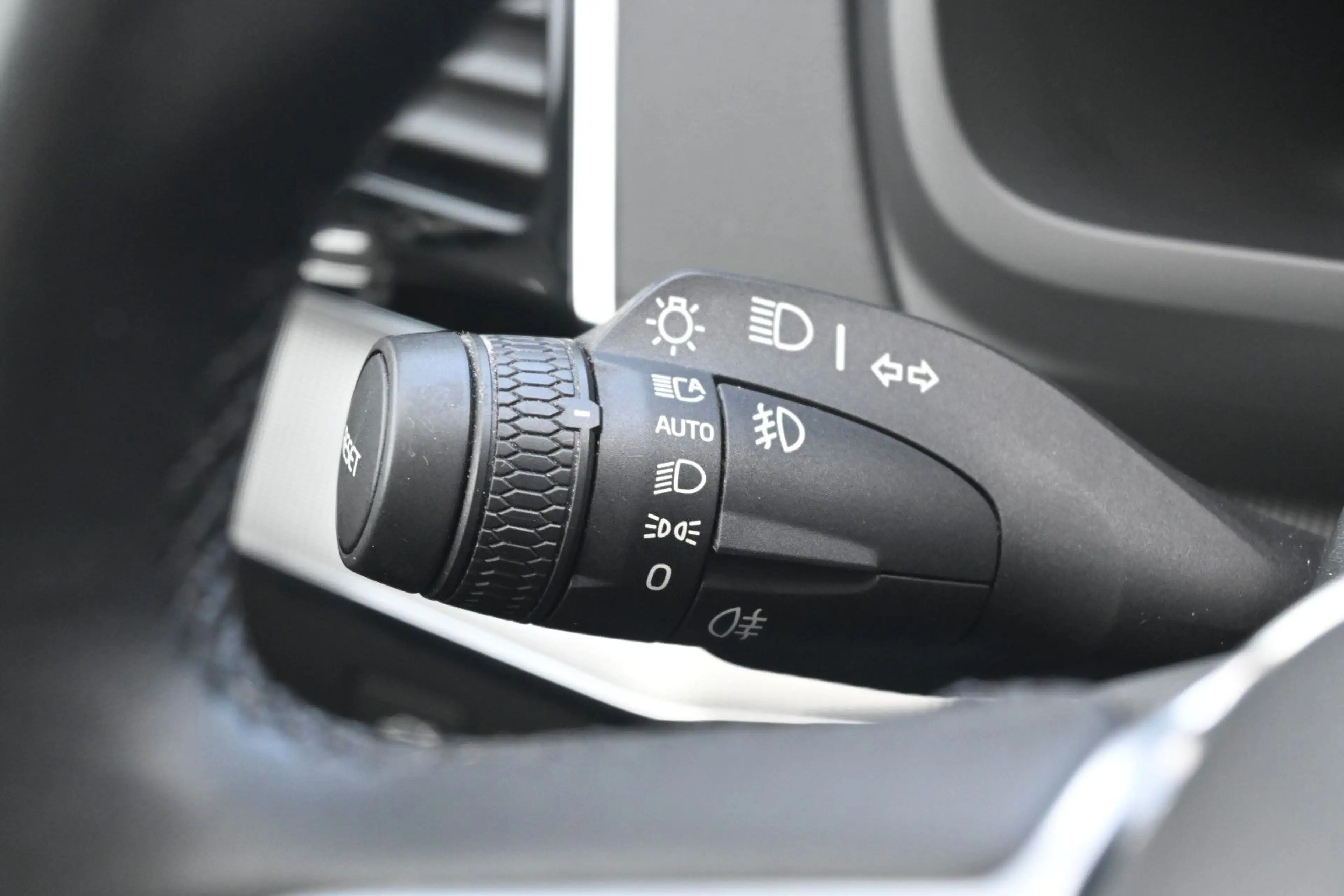 Volvo XC90 B5D AWD Plus Dark*LED*LUFT*STHZ*H&K*AHK — photo 21