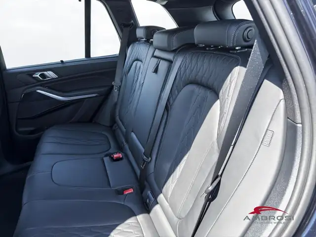 BMW X5 view 11