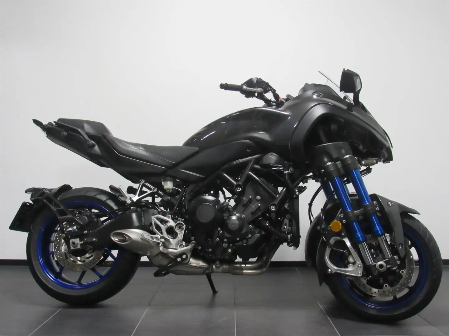 Yamaha Niken Grijs - 1