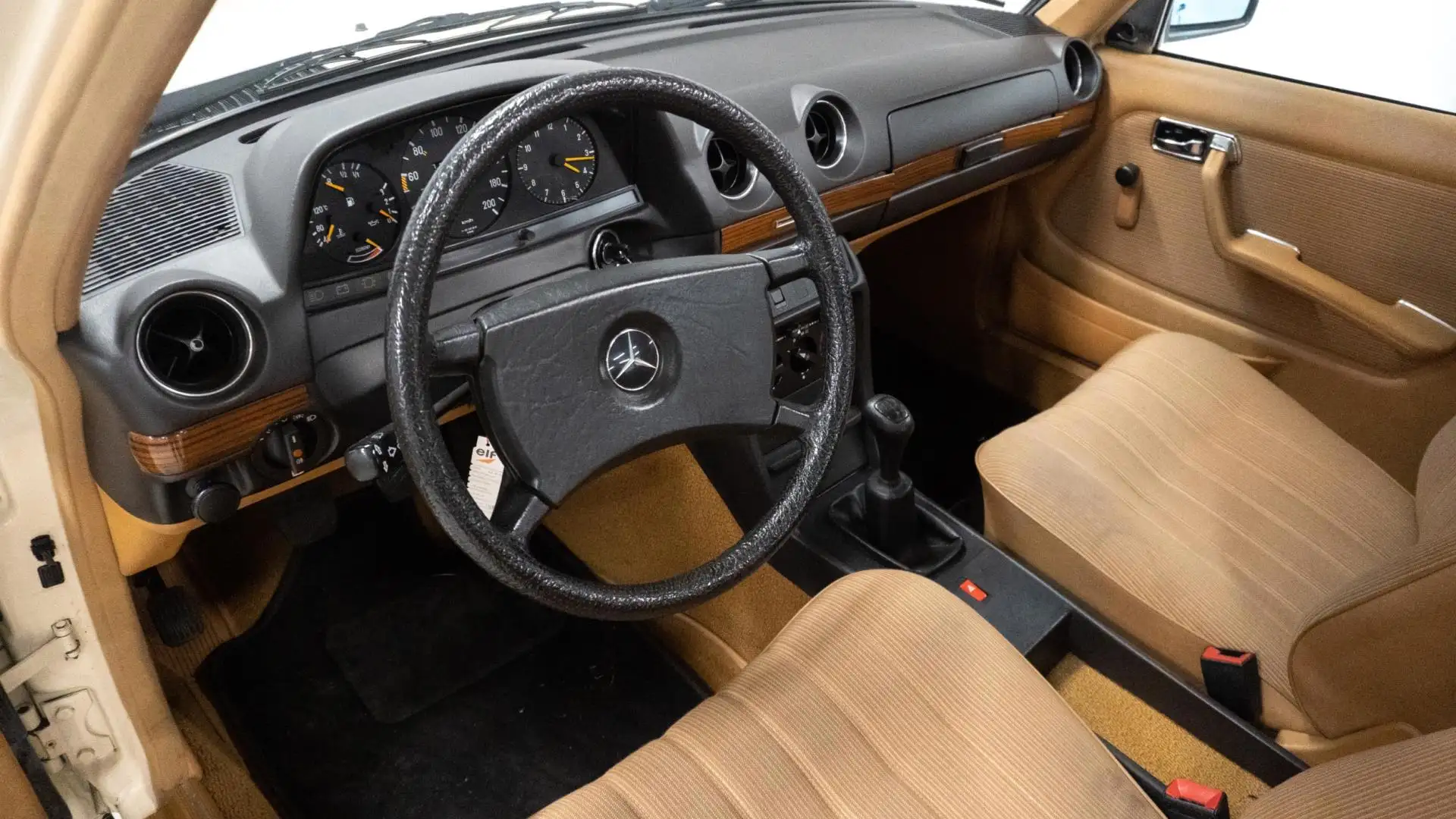 Mercedes-Benz 280 200-280 (W123) 200 Wit - 2