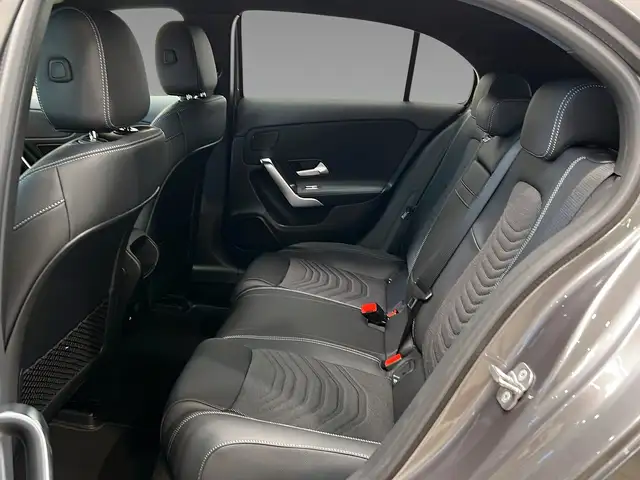Mercedes-Benz A view 9